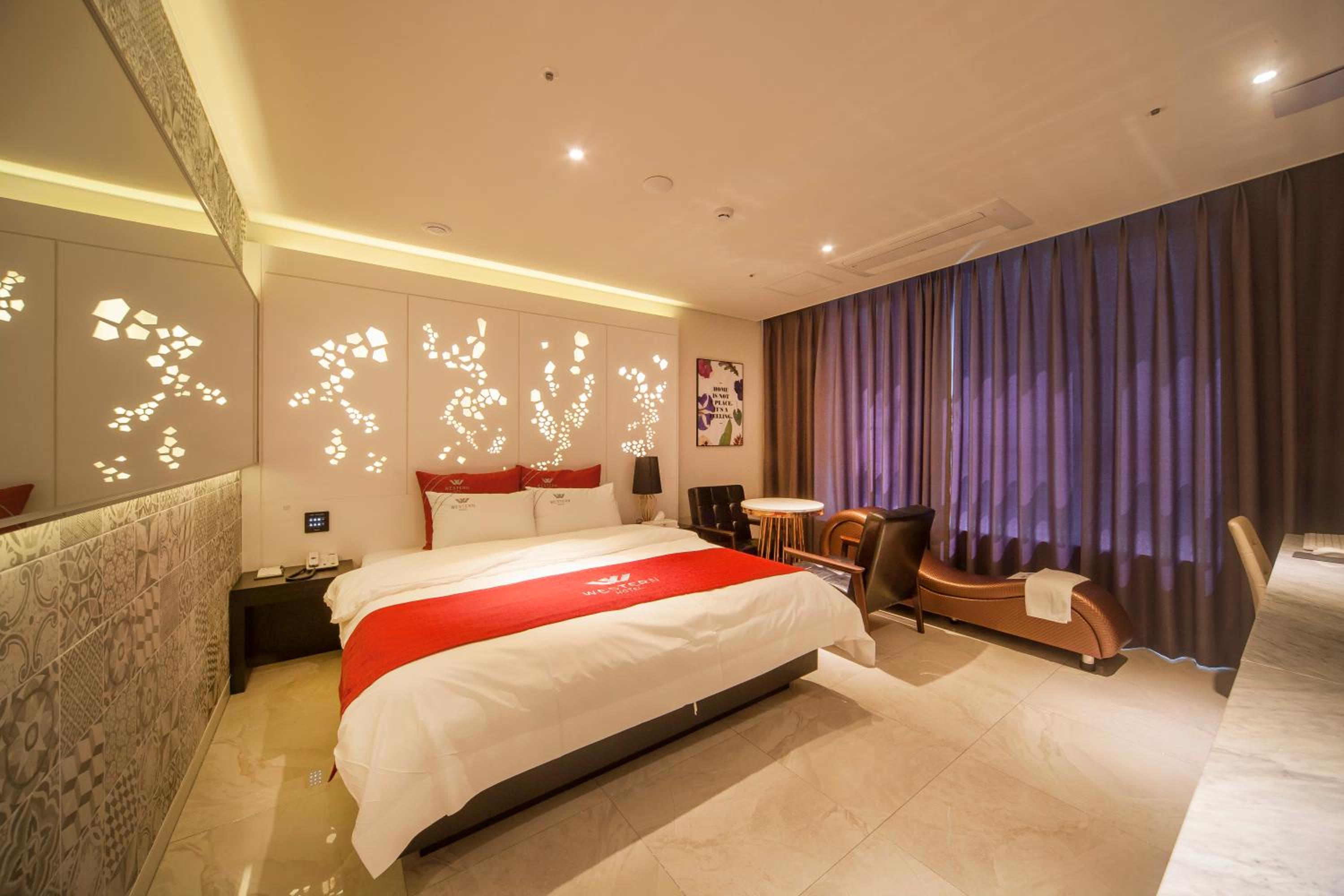 Standard Double Room - Photo 7