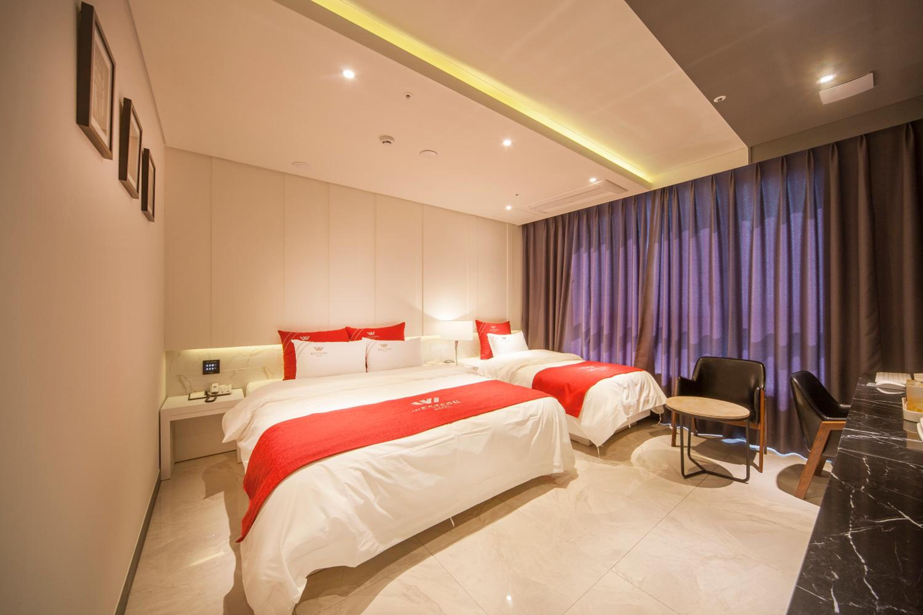 Standard Twin Room - Photo 5