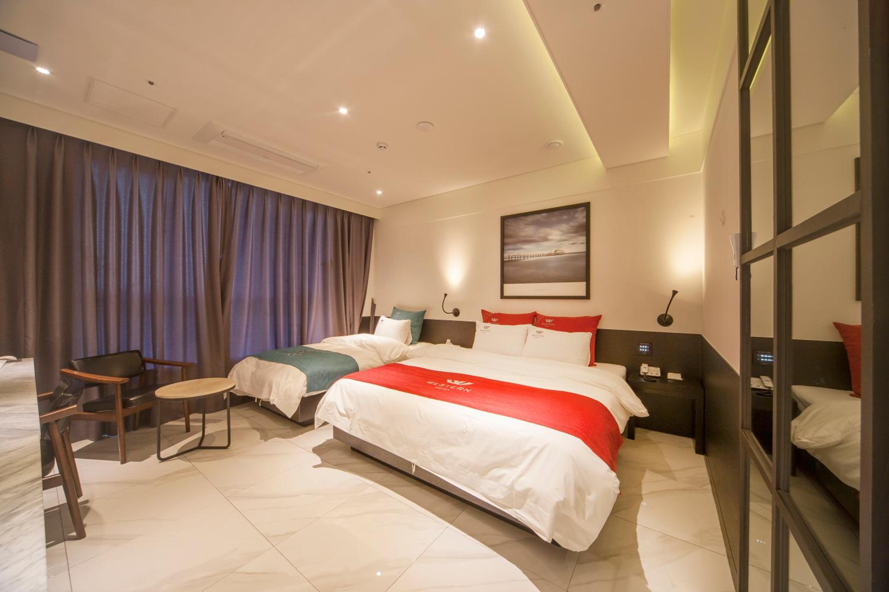 Standard Twin Room - Photo 3