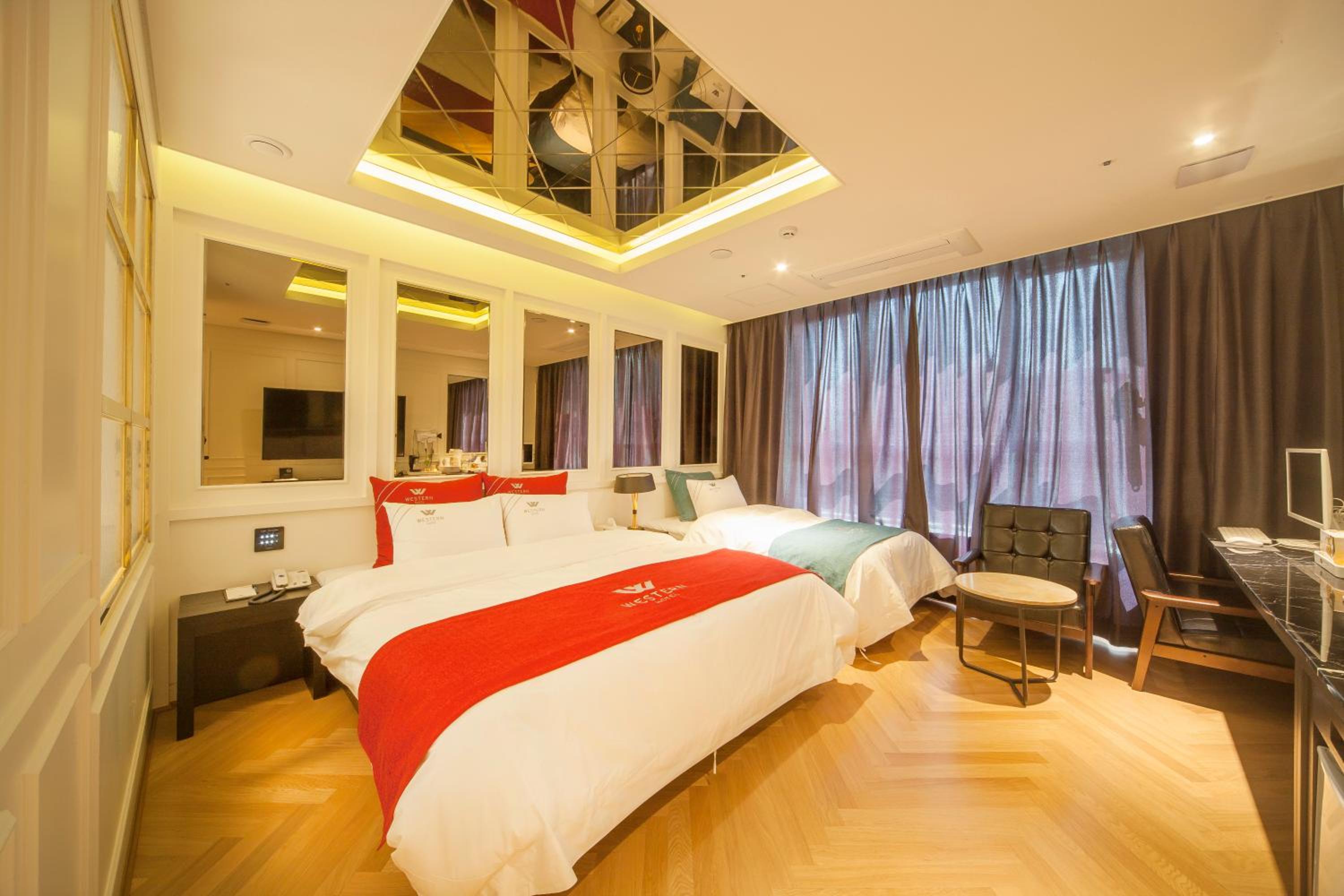 Standard Twin Room - Photo 4