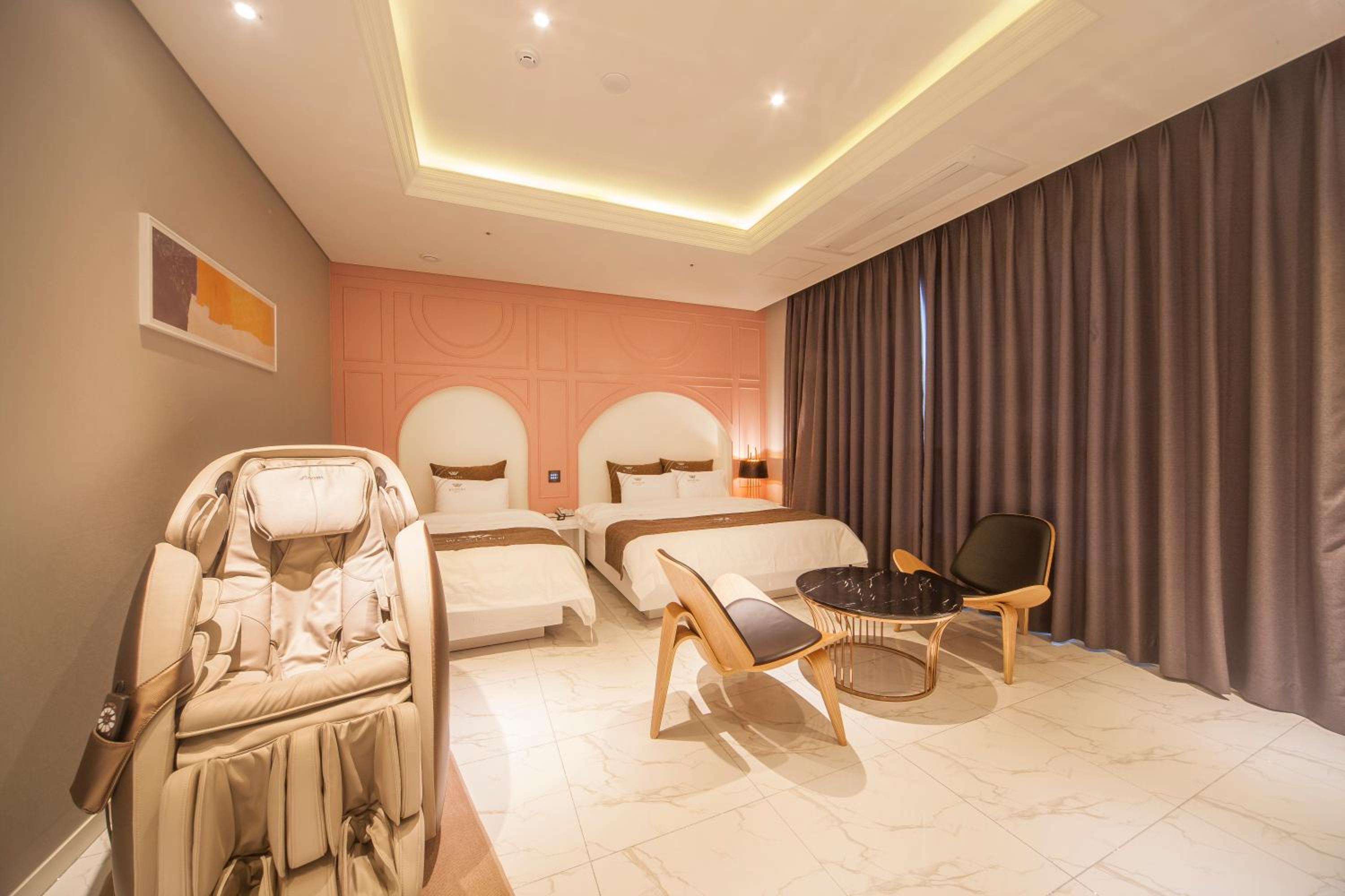 Deluxe Twin Room - Photo 2