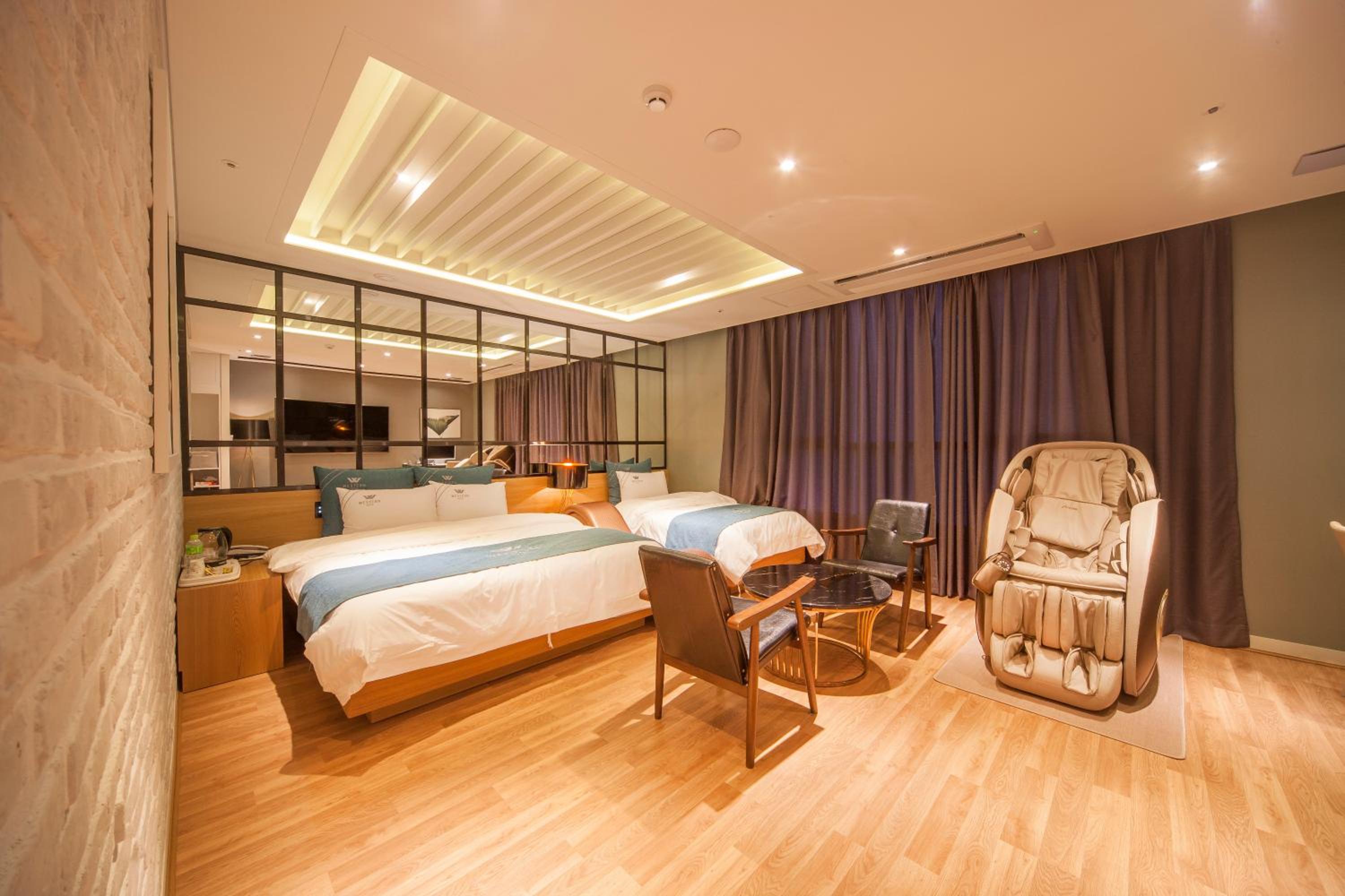 Deluxe Twin Room - Photo 1