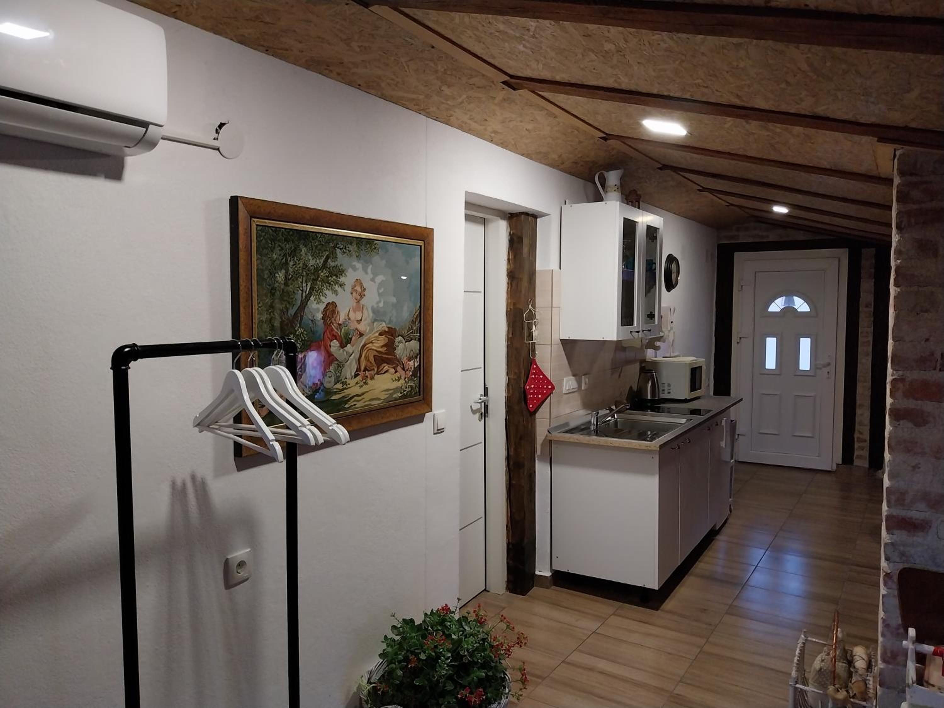 Studio with Mountain View - Photo 6