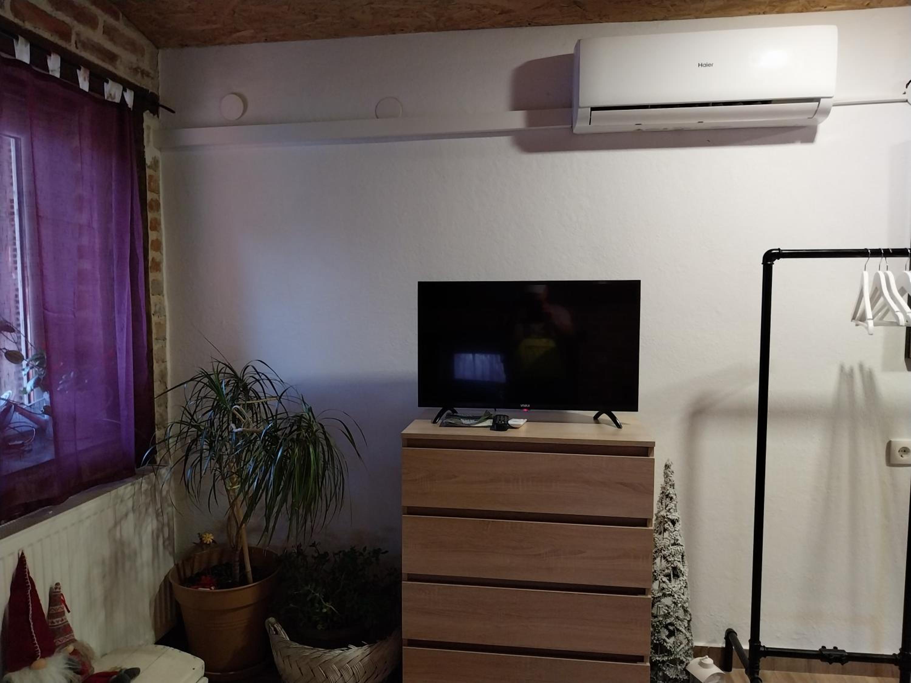 Studio with Mountain View - Photo 12