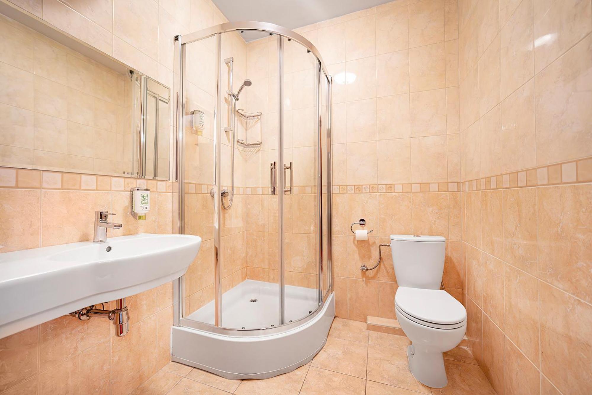 Double or Twin Room - Photo 4