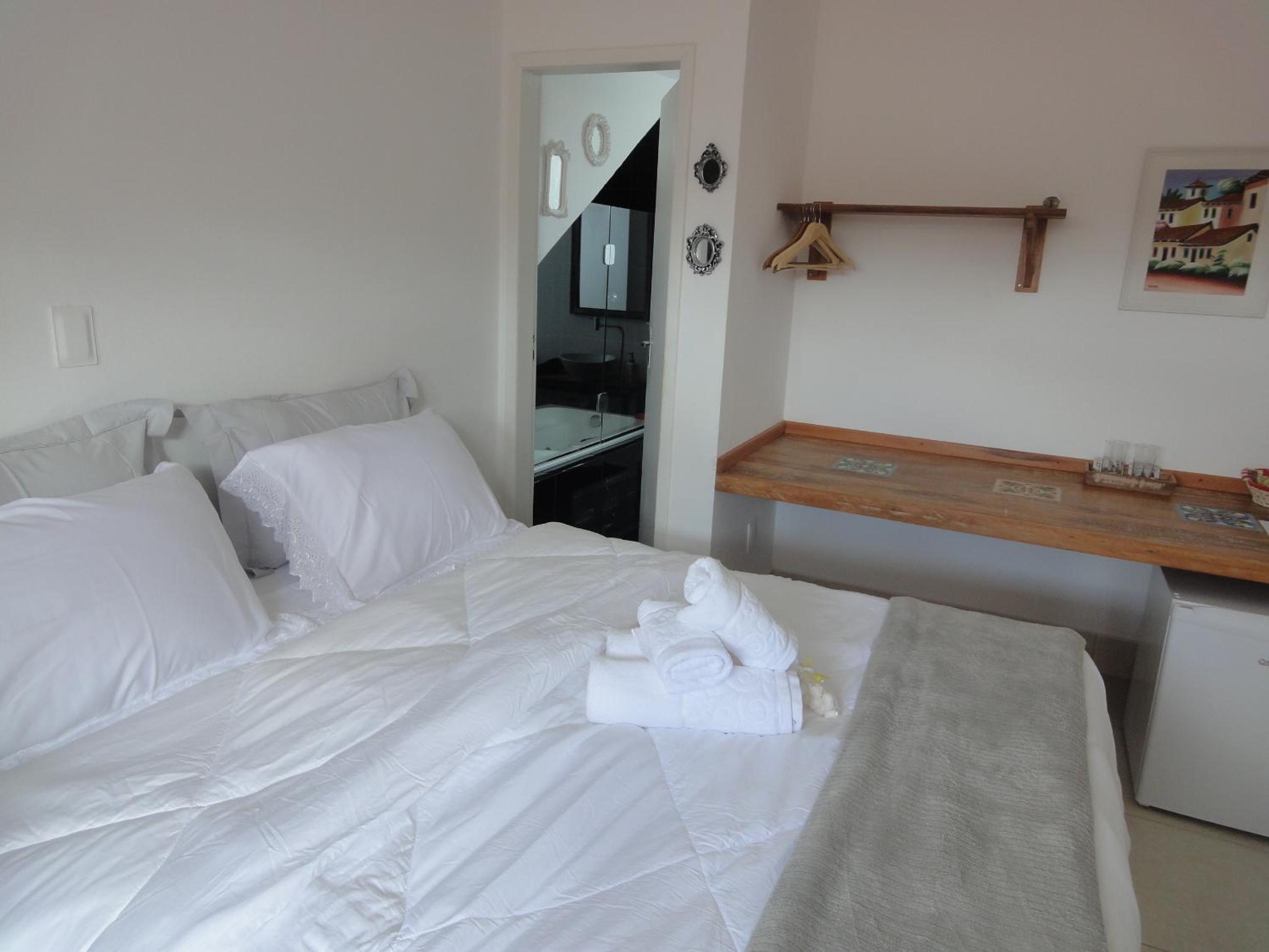 Deluxe Double Room with Bath photo 3