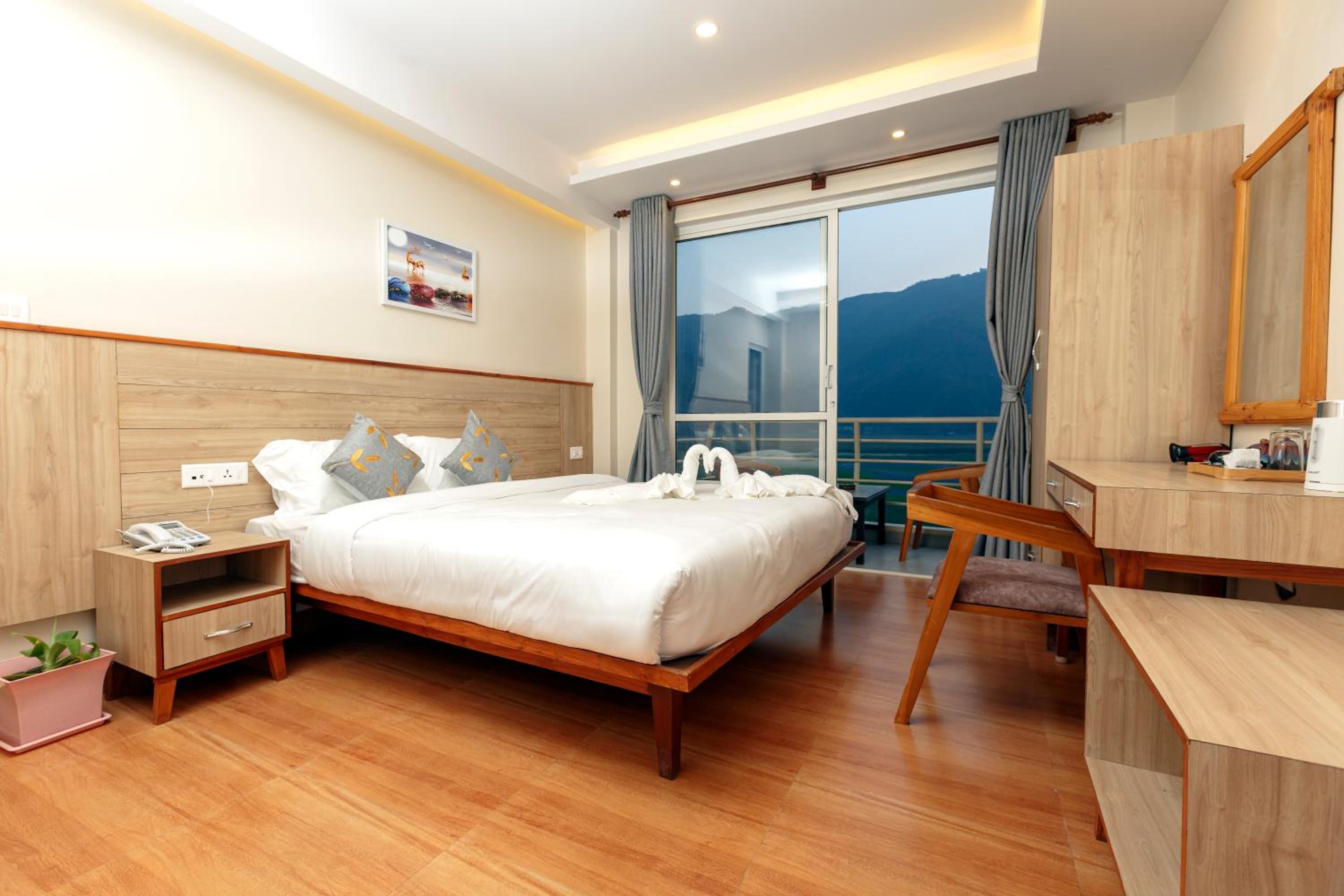 Suite with Lake View