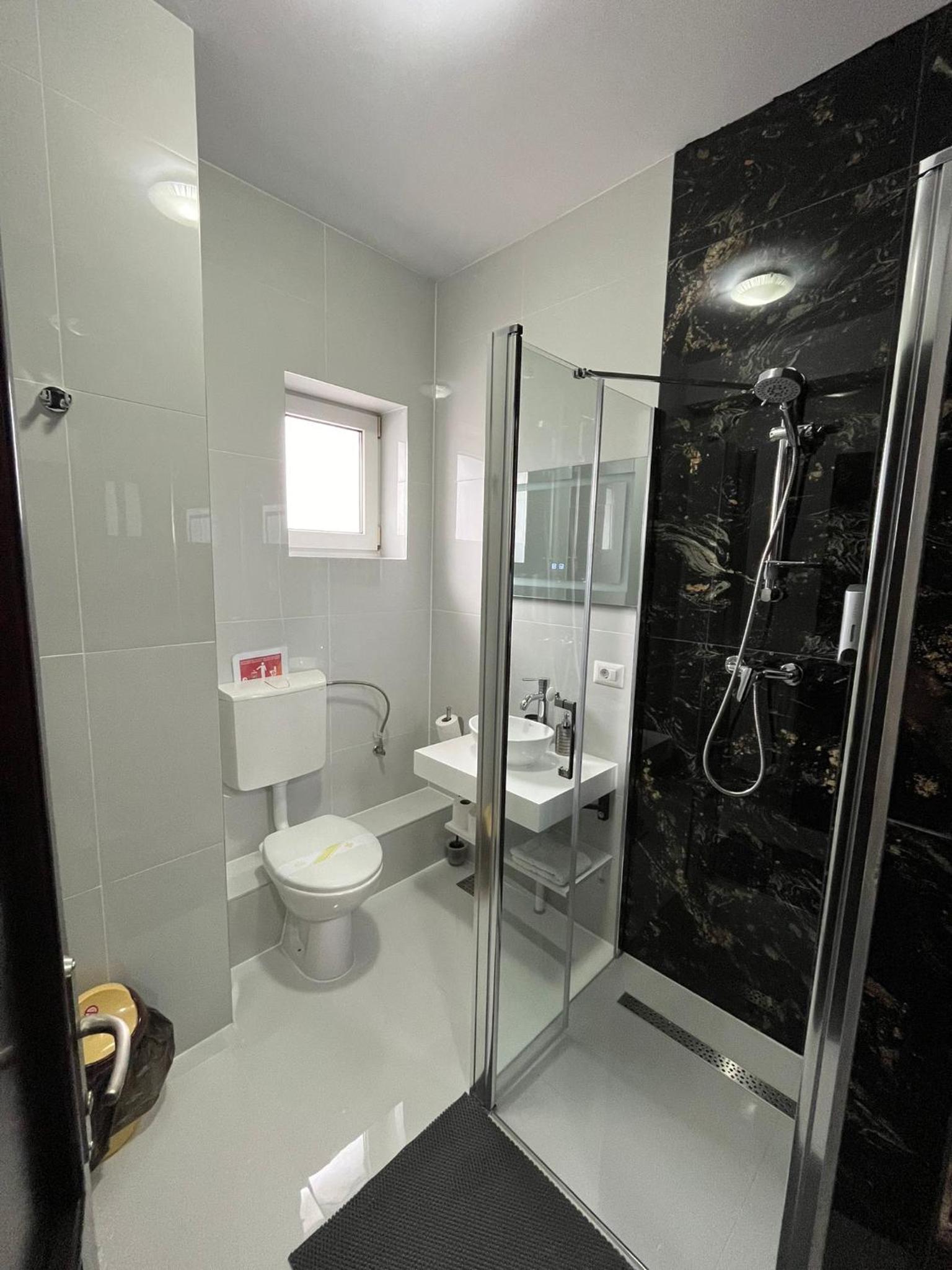 Double Room with Mountain View - Photo 11