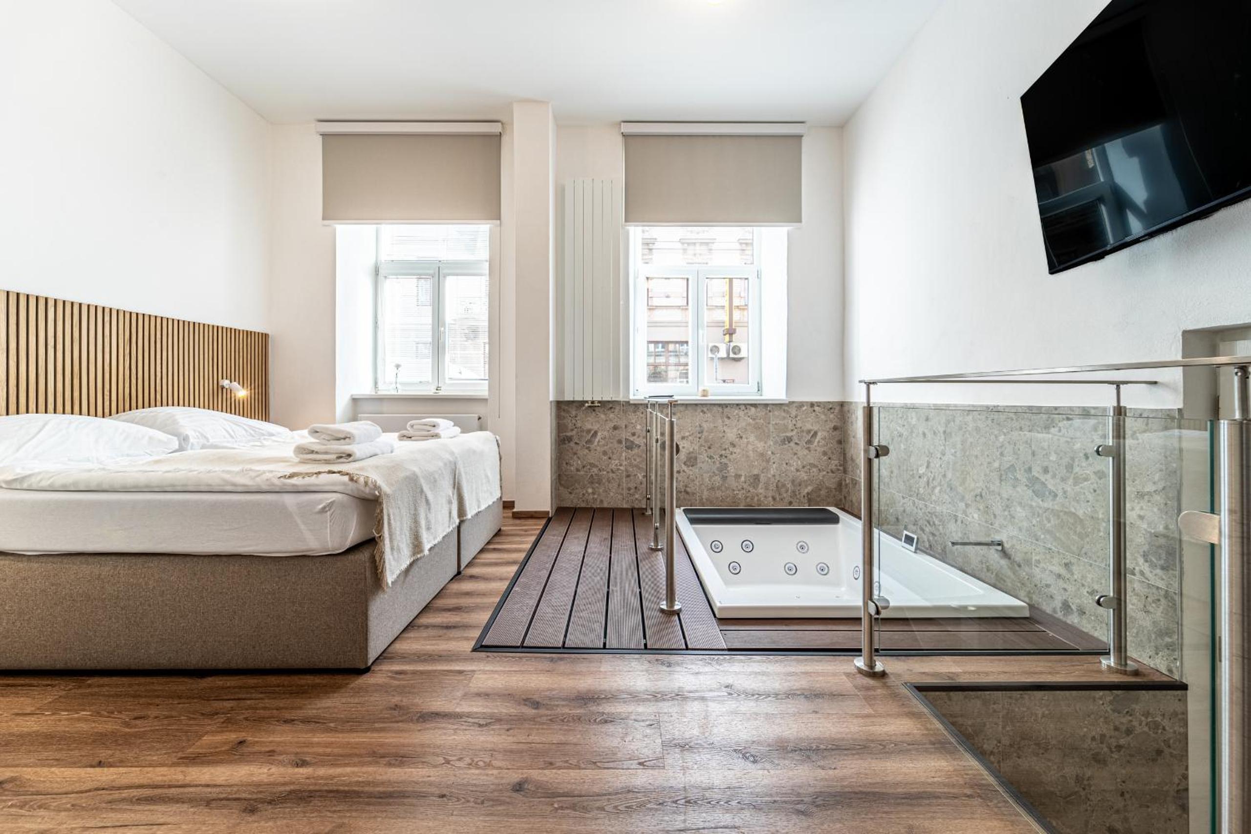 Studio with Spa Bath photo 1