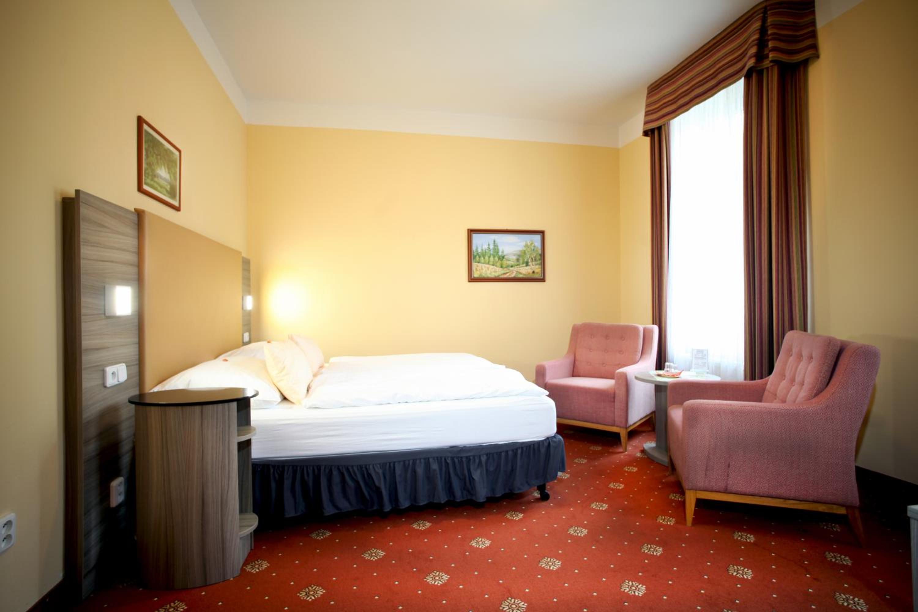 Double or Twin Room - Photo 3