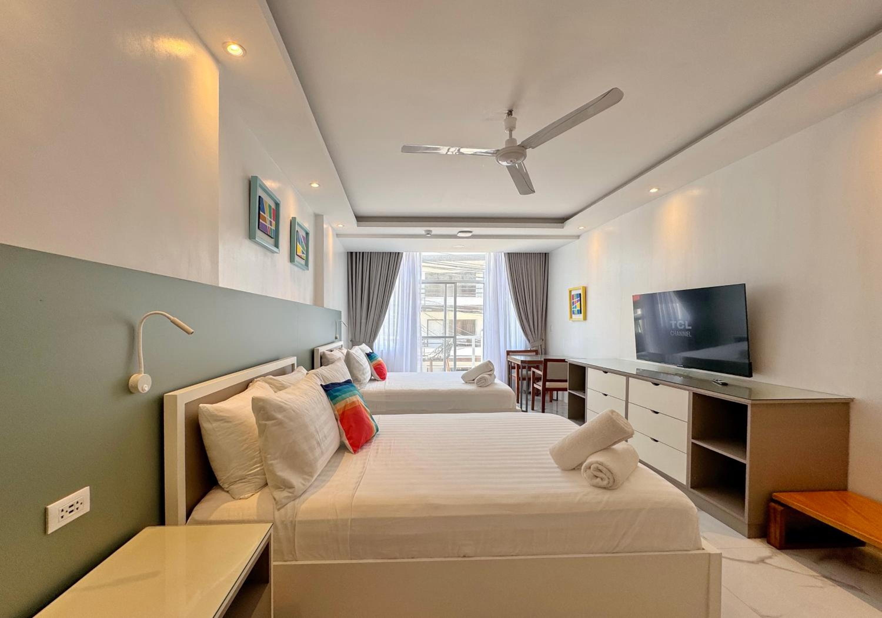 Double Room with Balcony - Photo 6