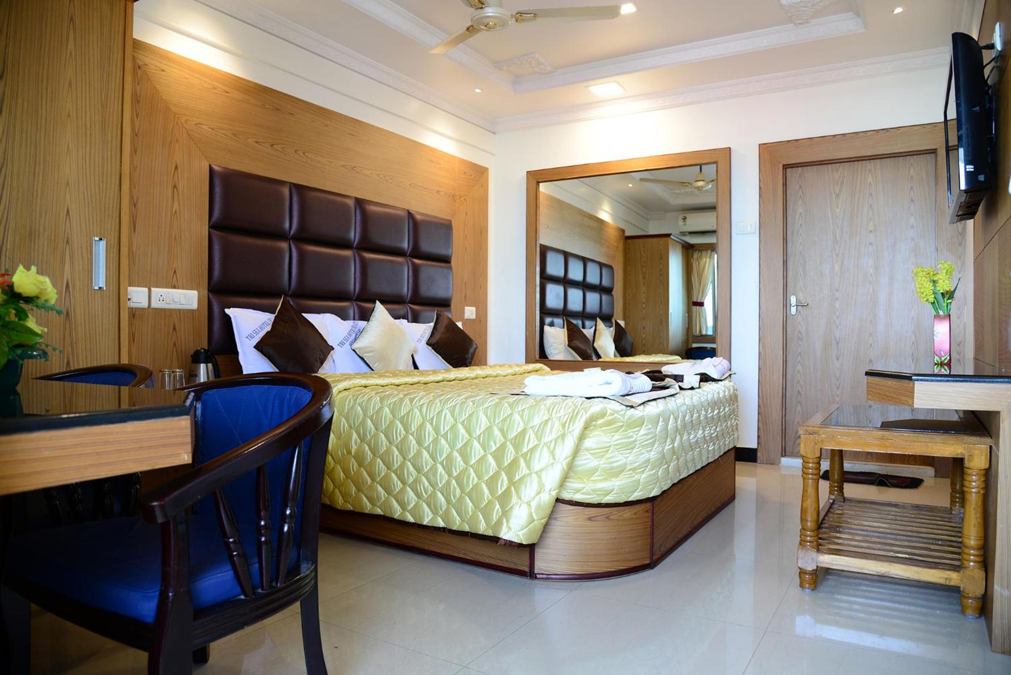 Deluxe Double Room with Sea View - Photo 1