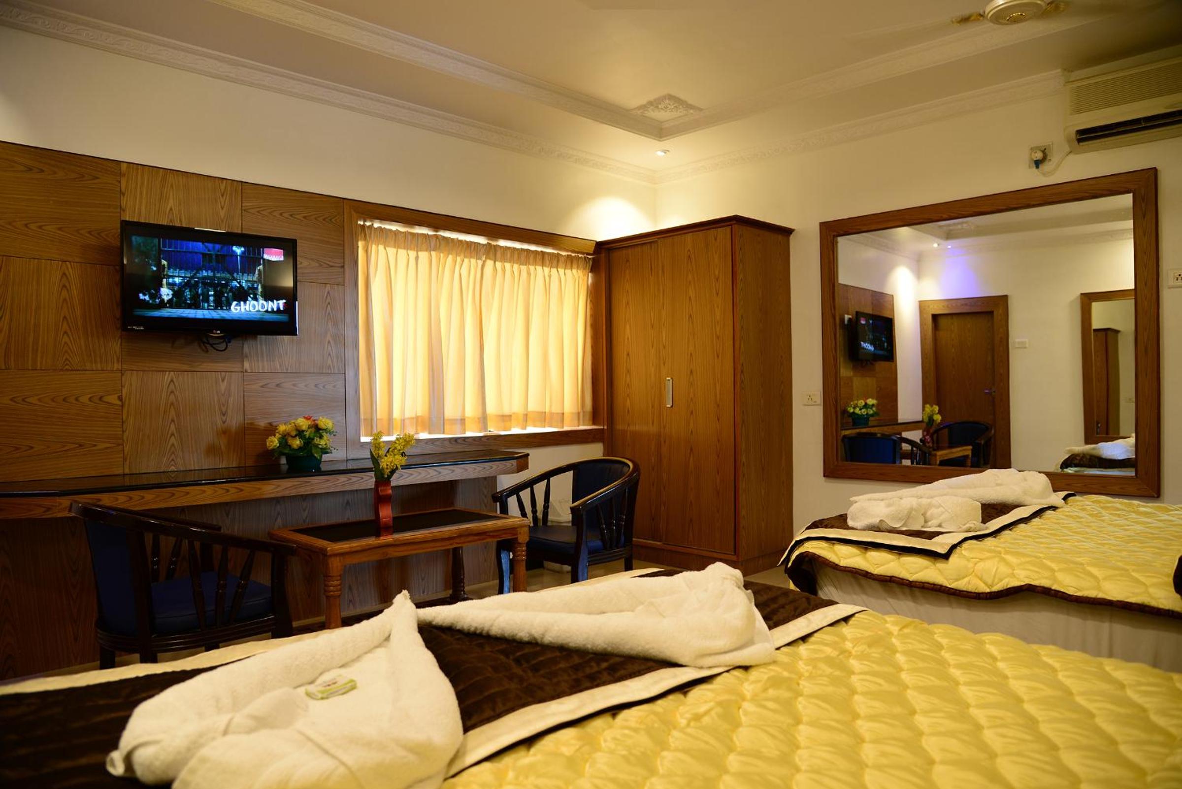Quadruple Room with Sea View - Photo 4