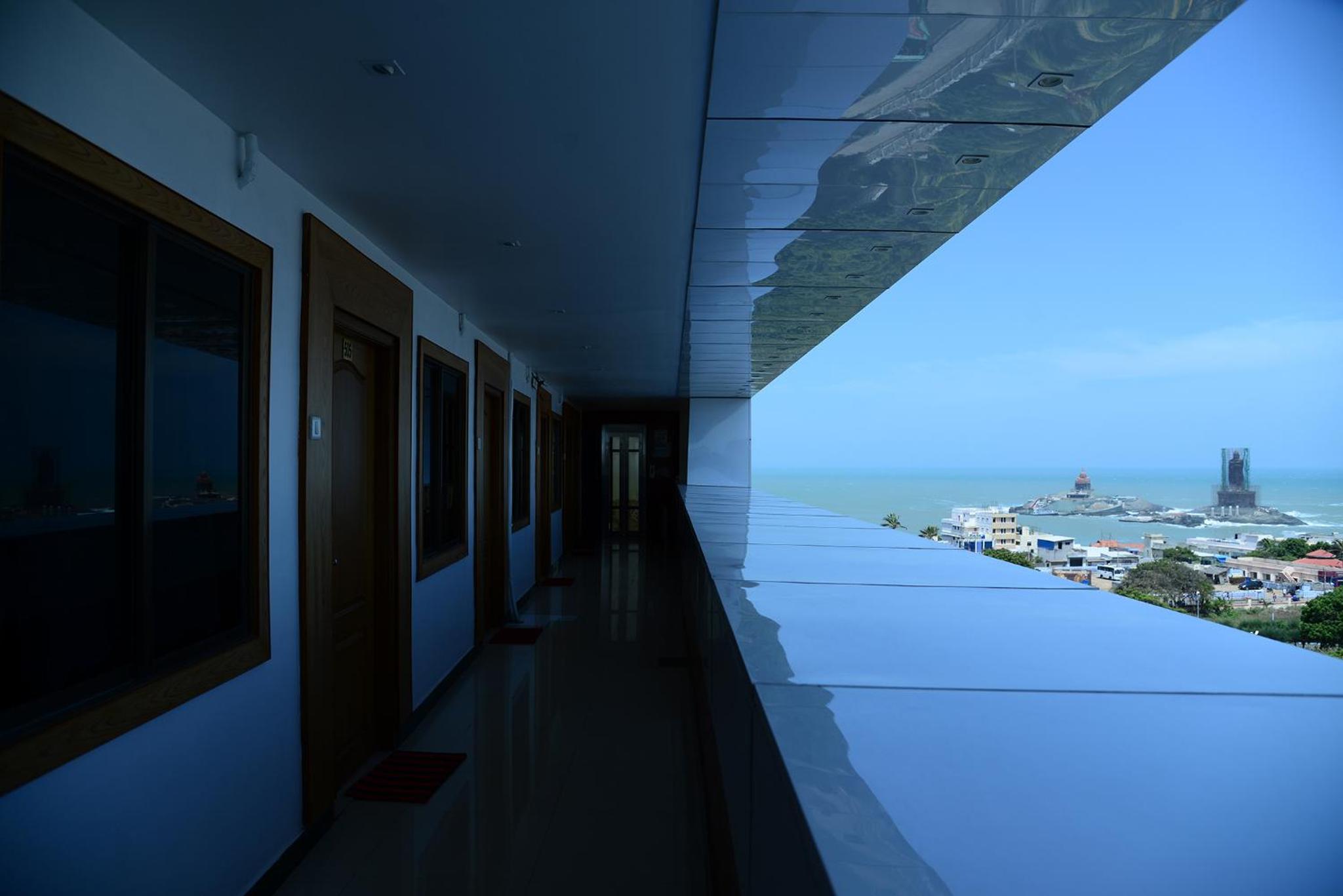 Deluxe Double Room with Sea View - Photo 2