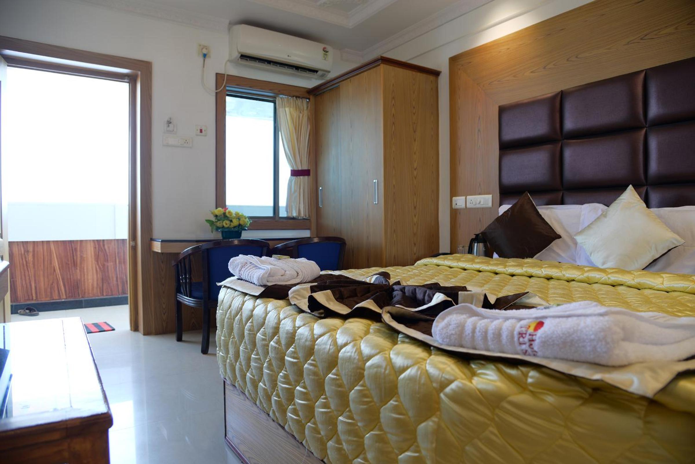 Deluxe Double Room with Sea View - Photo 3