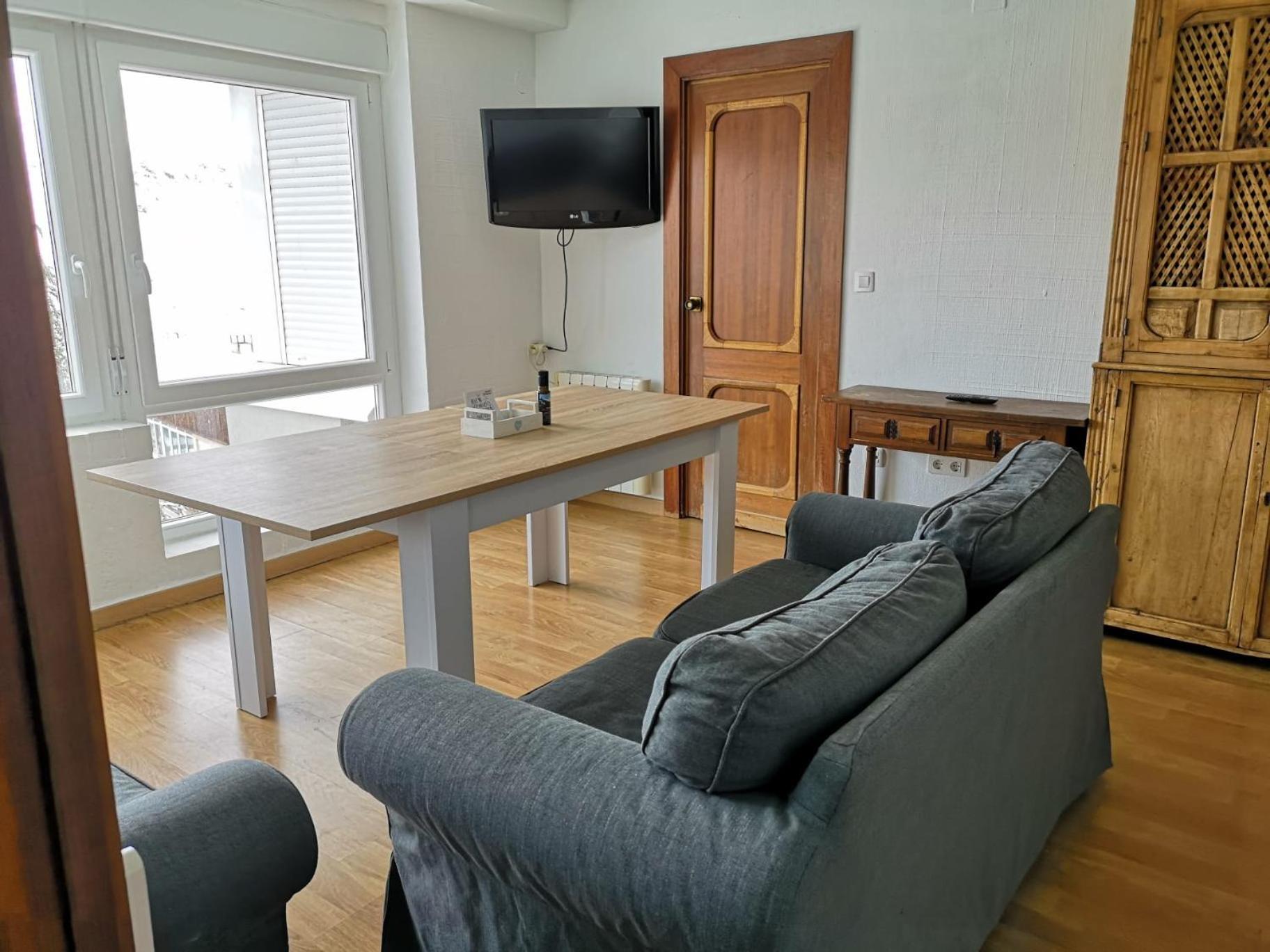 Three-Bedroom Apartment photo 3