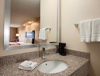 Deluxe Business Double Room with Two Double Beds - Non-Smoking  photo 3