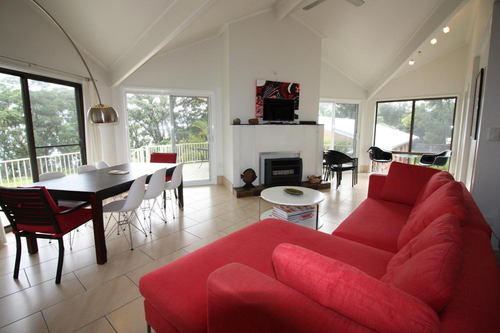 Six-Bedroom House photo 1