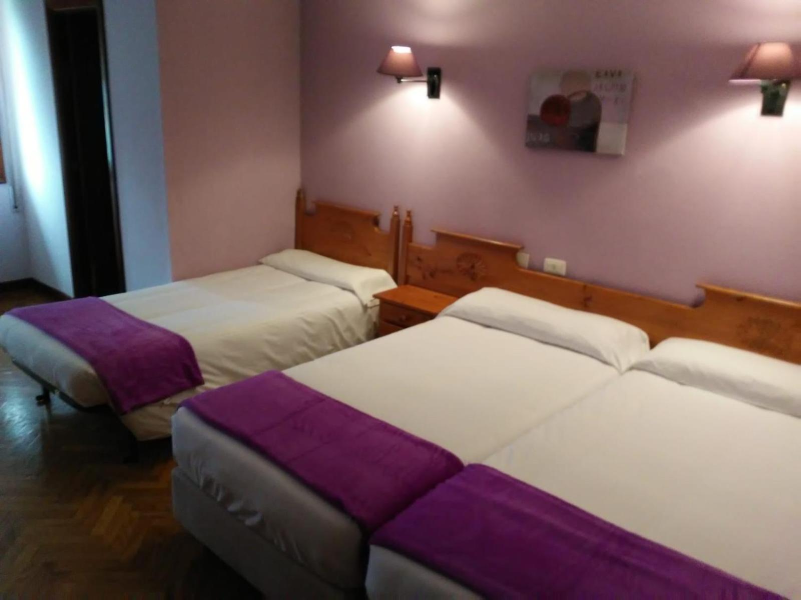 Quadruple Room with Private Bathroom photo 2
