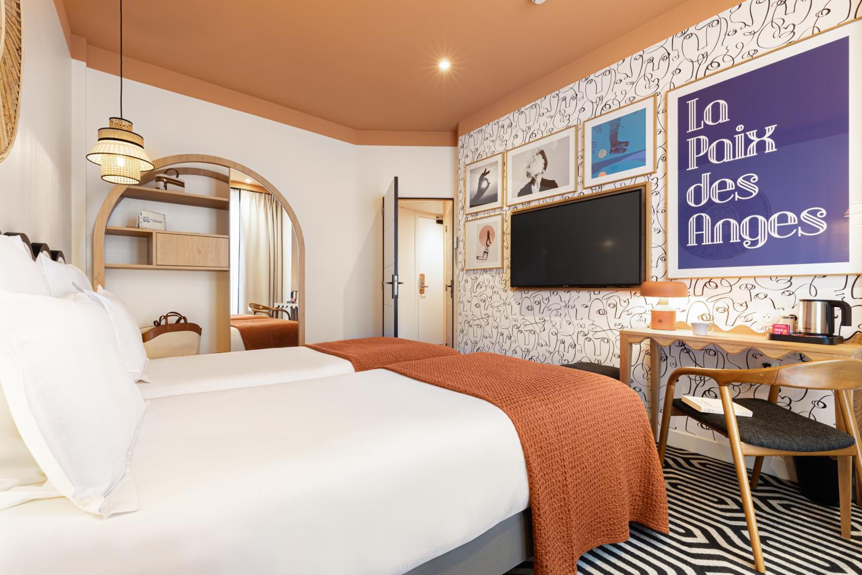 Double or Twin Room with Garden View - Photo 3