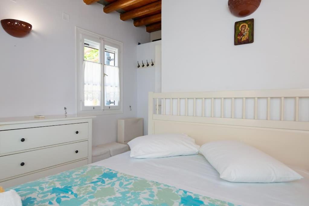 Three-Bedroom House photo 2