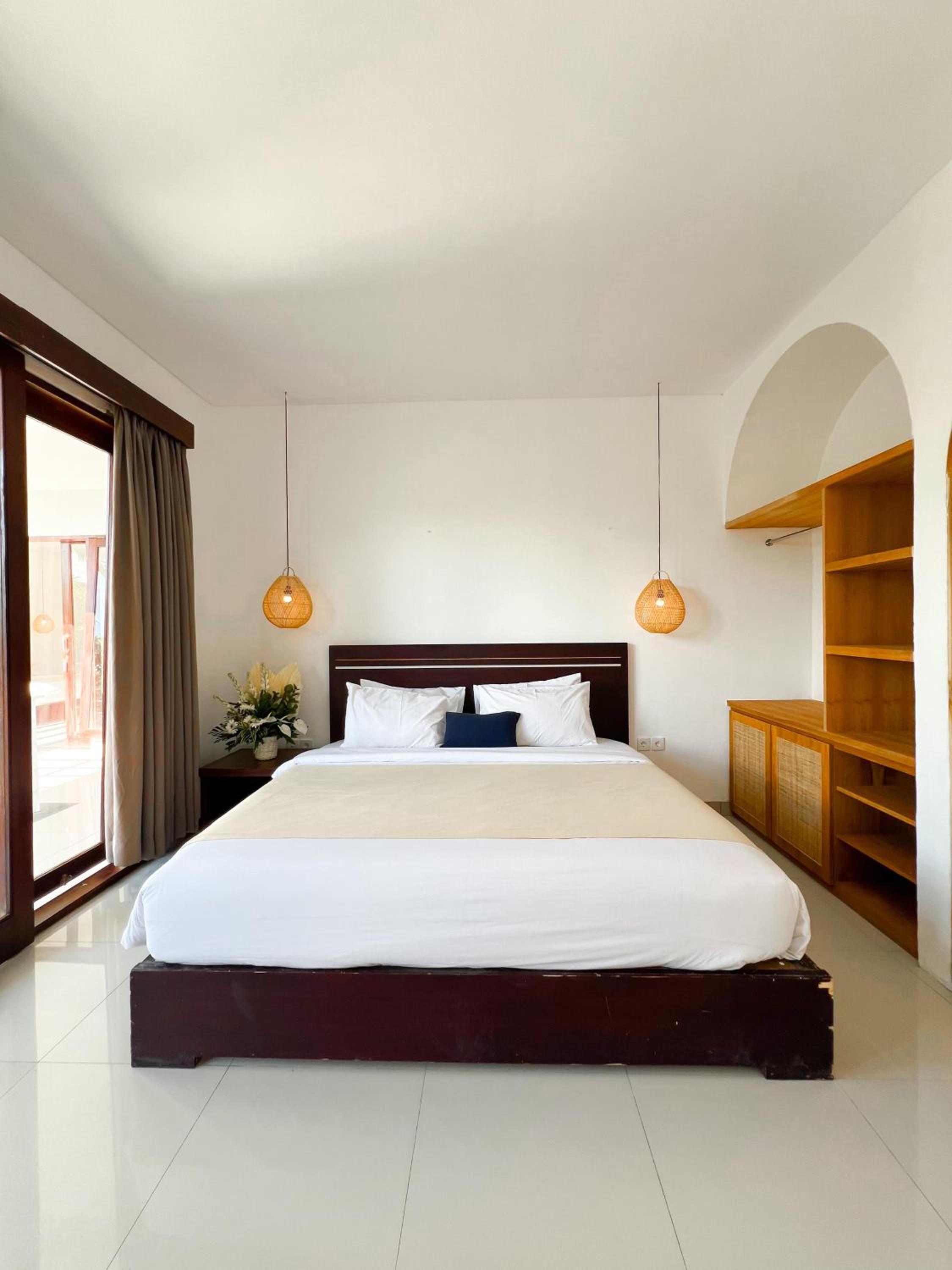 Five-Bedroom Villa with Private Pool - Photo 32