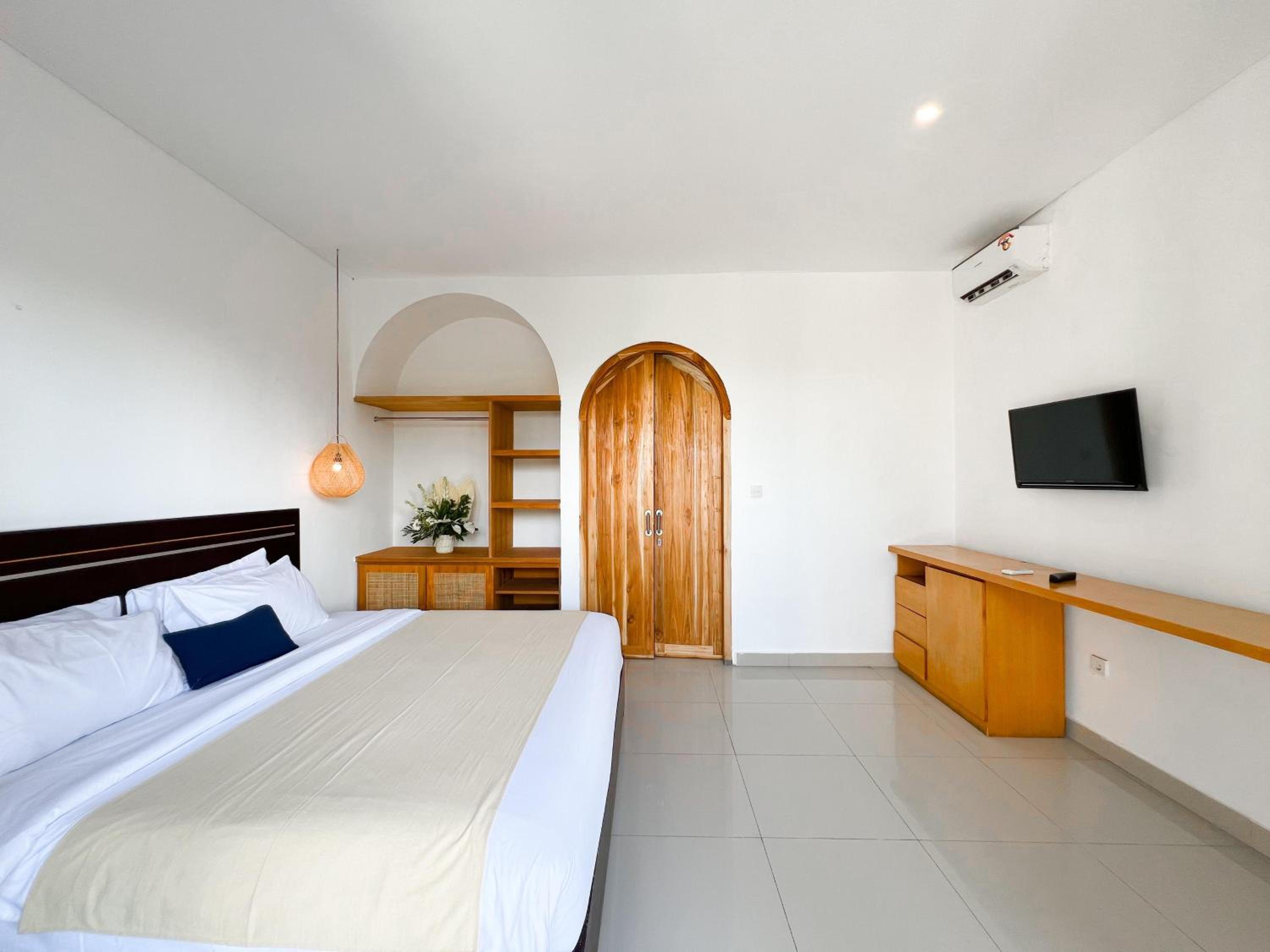 Five-Bedroom Villa with Private Pool - Photo 30