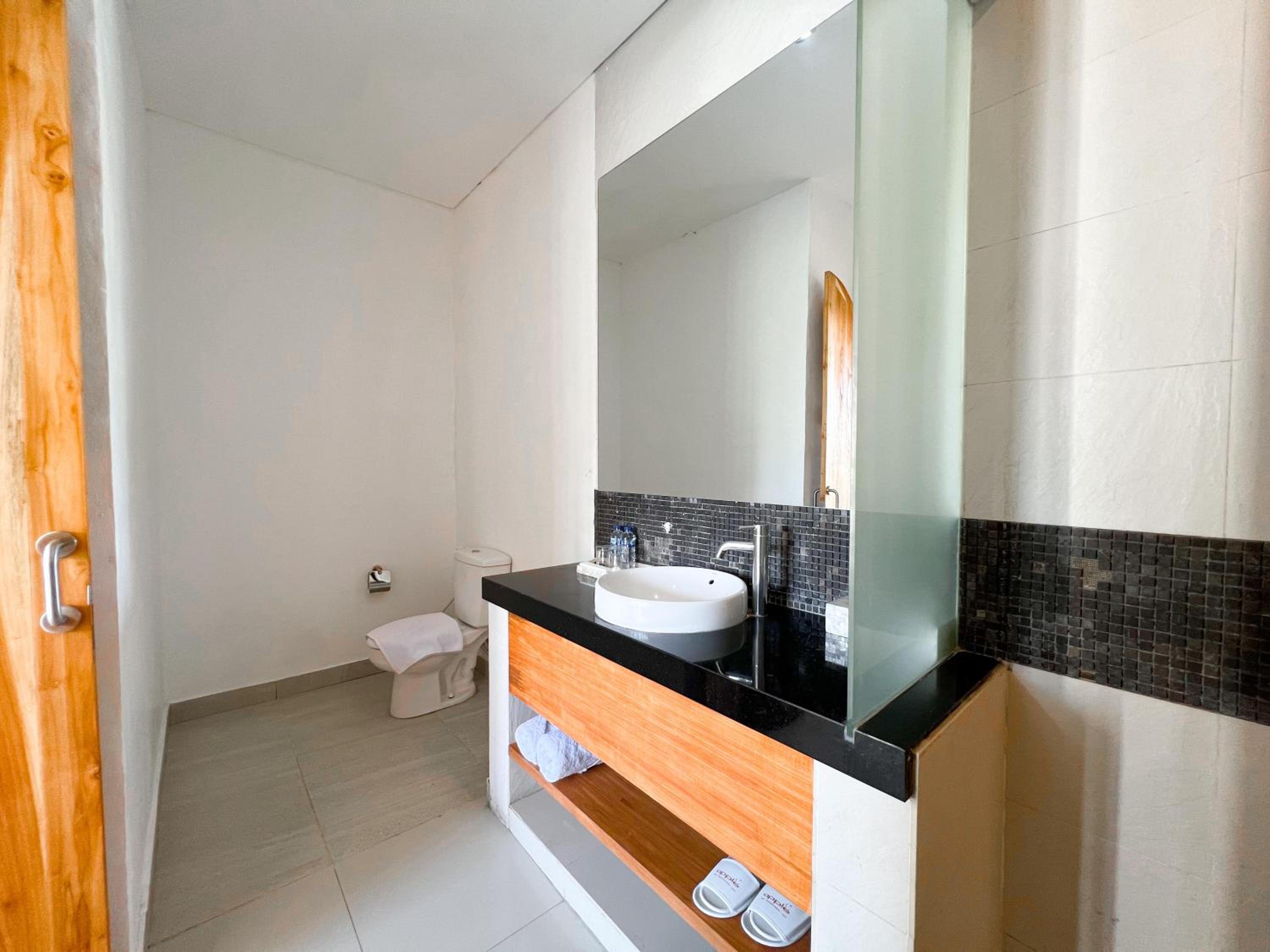 Five-Bedroom Villa with Private Pool - Photo 26