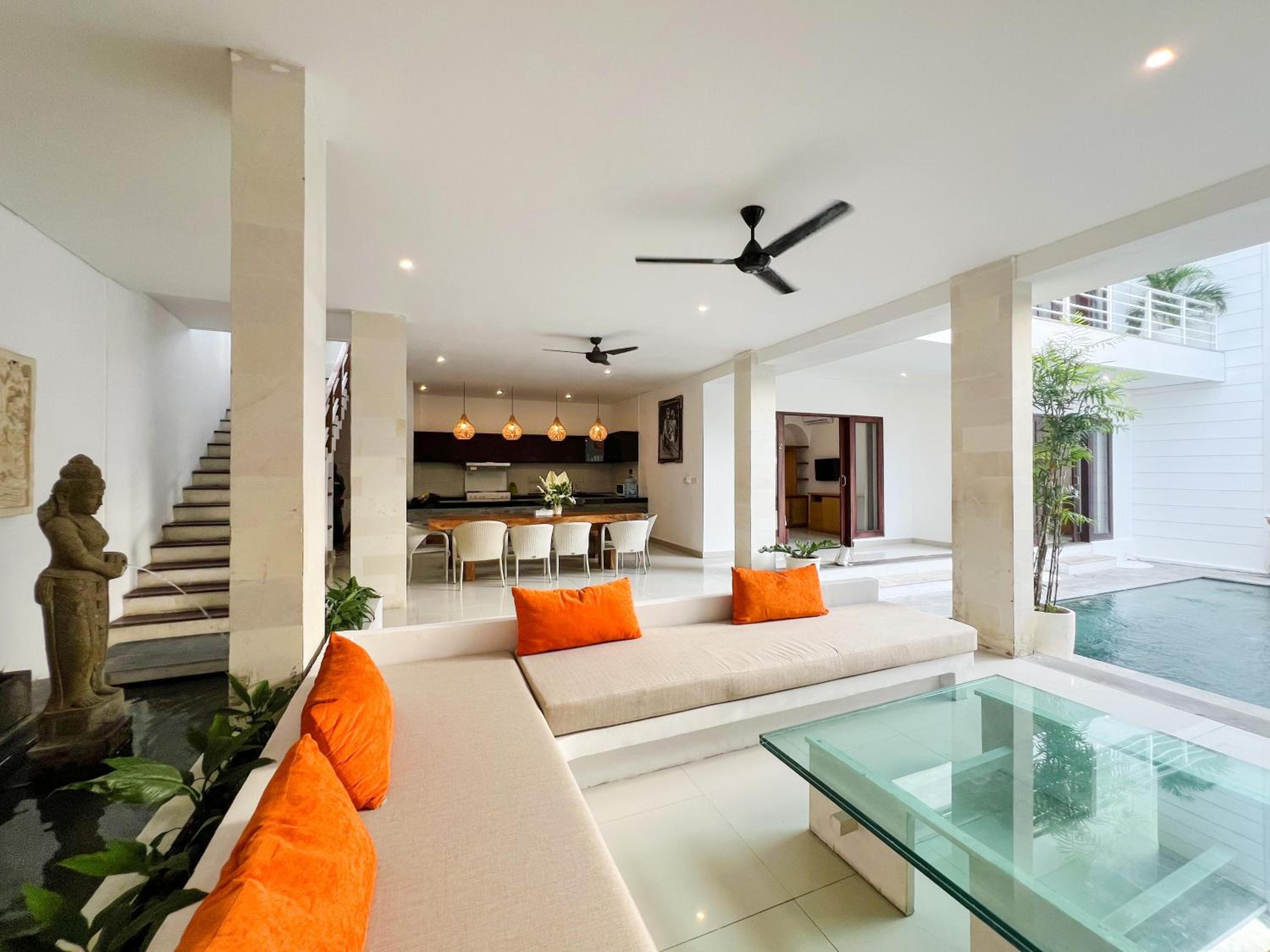 Five-Bedroom Villa with Private Pool - Photo 24