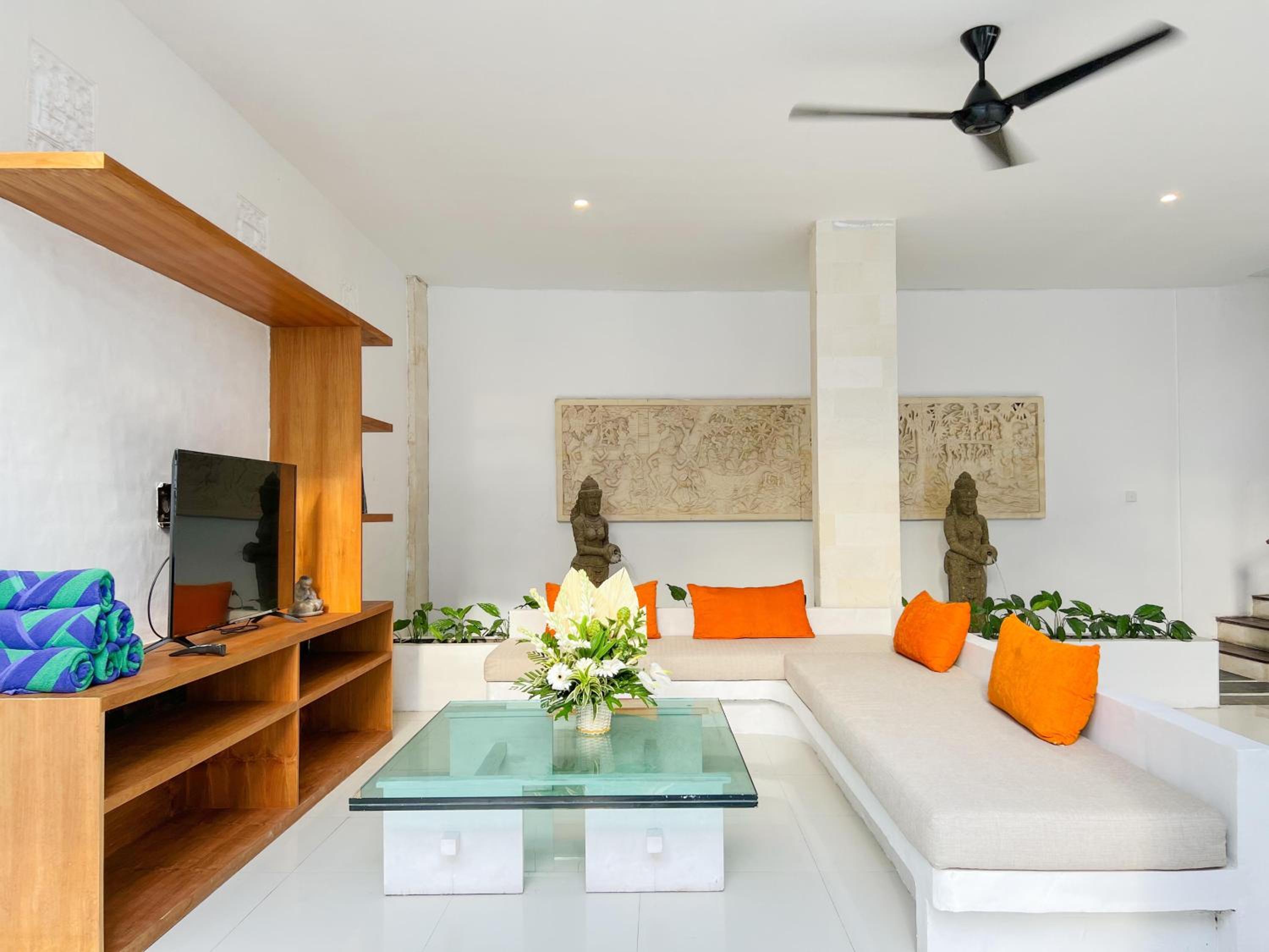 Five-Bedroom Villa with Private Pool - Photo 23