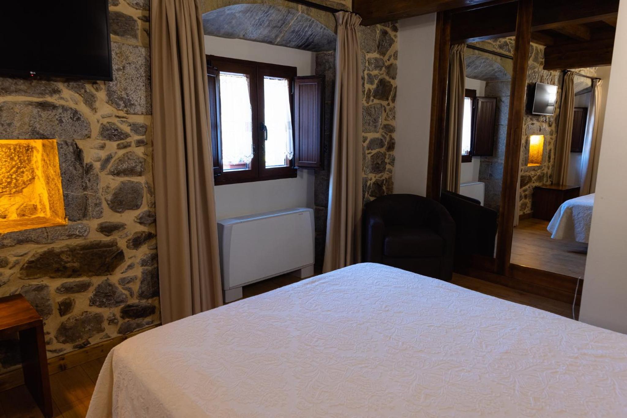 Large Double Room photo 3