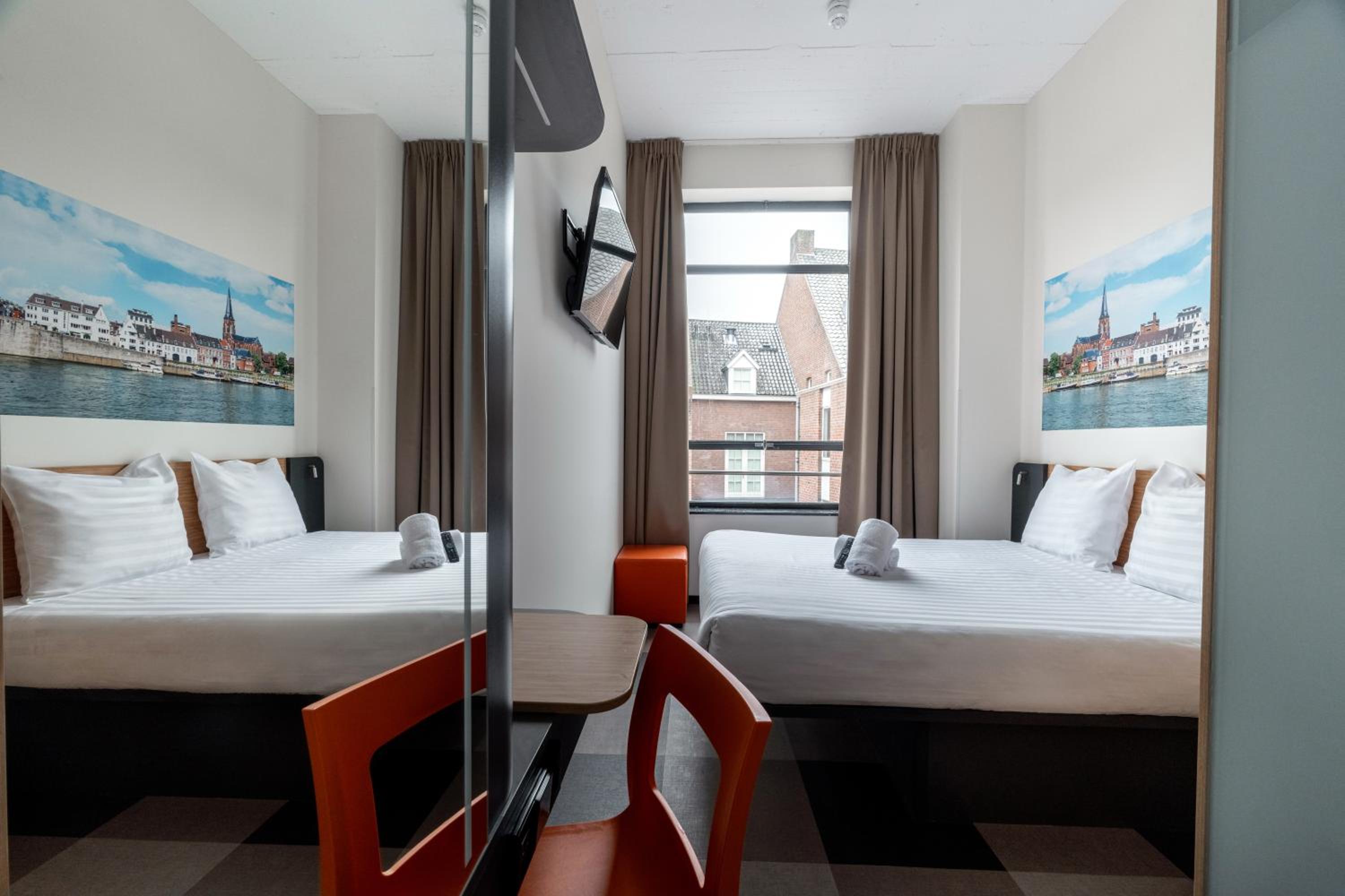 Queen Room - Disability Access photo 2