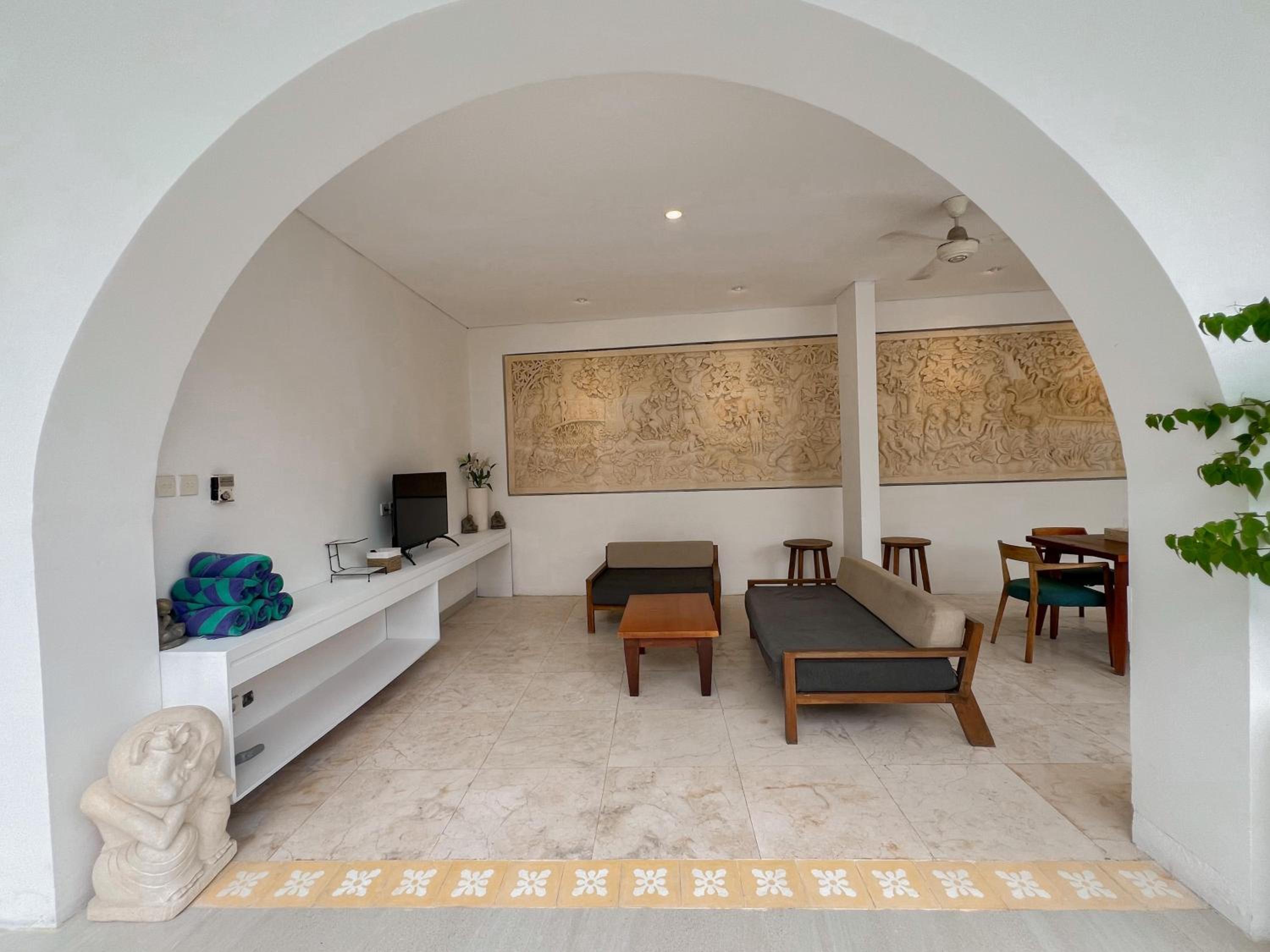 Five-Bedroom Villa with Private Pool - Photo 14