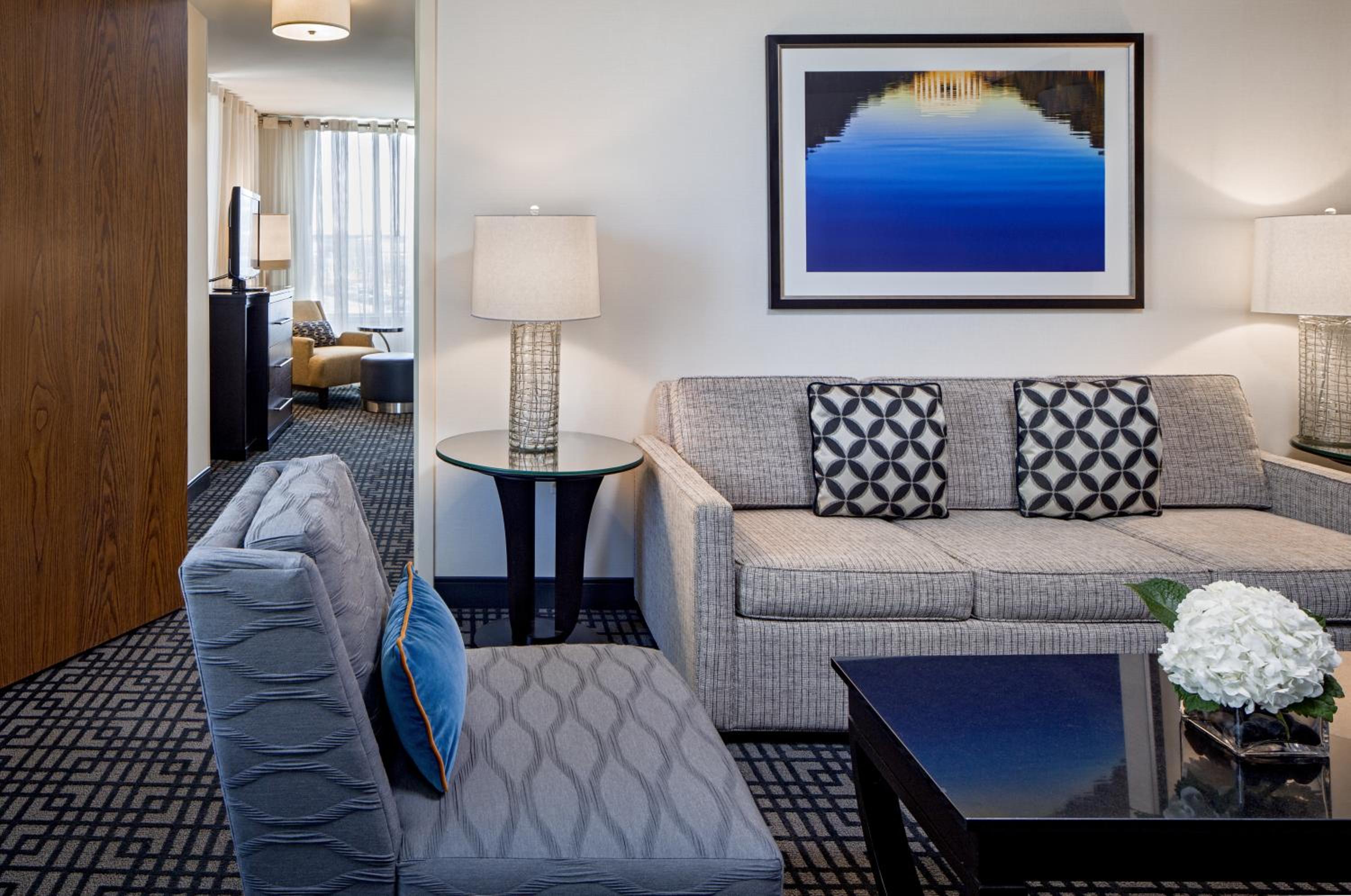 Executive Suite - Photo 3