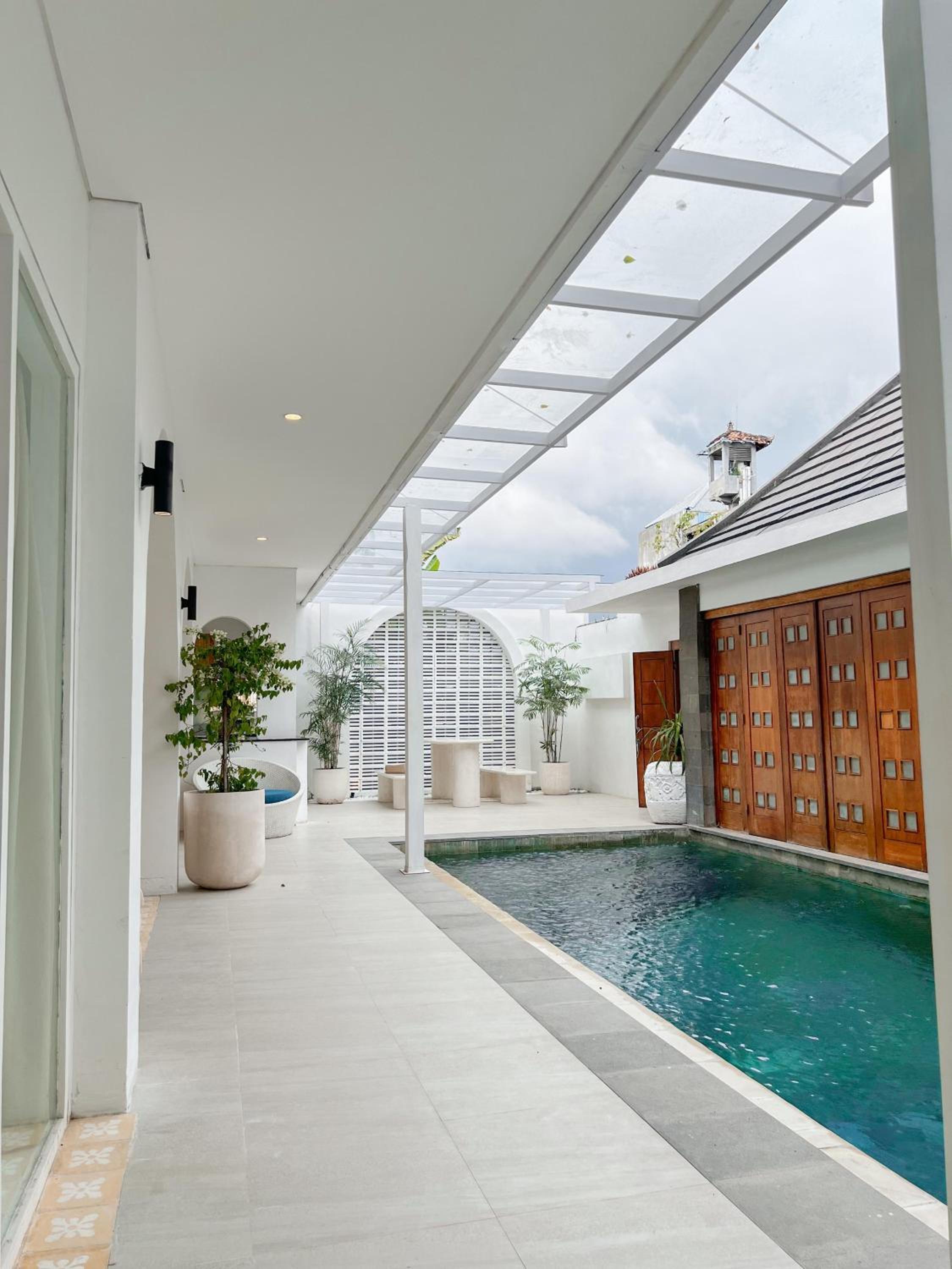 Five-Bedroom Villa with Private Pool - Photo 13
