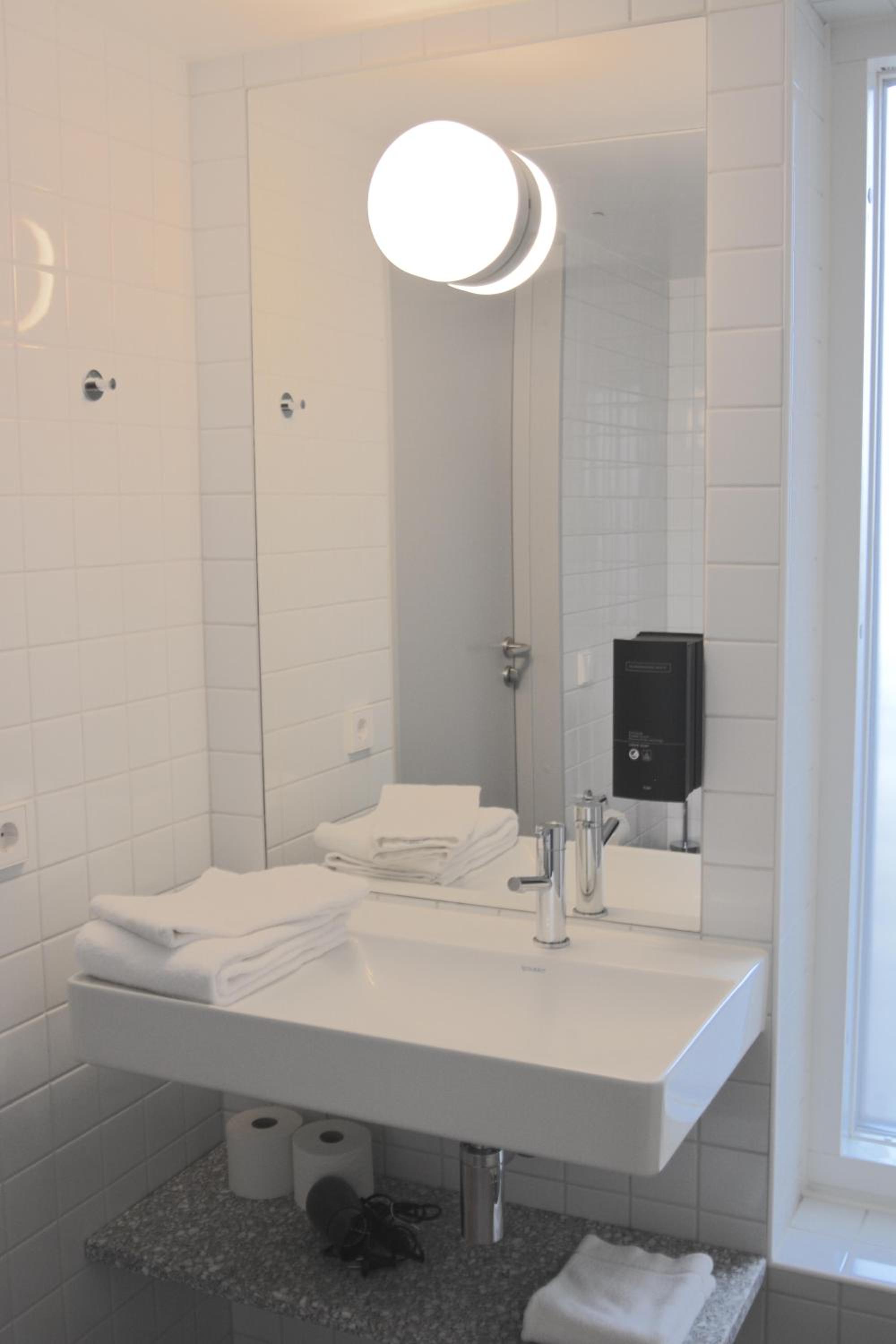 Twin Room - Photo 7