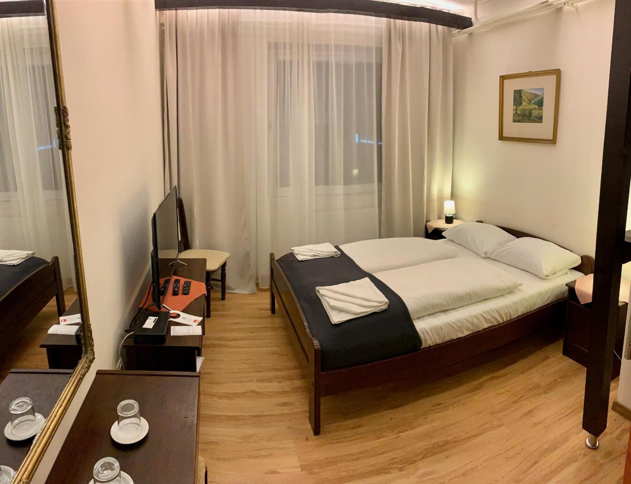 Double Room - Photo 13
