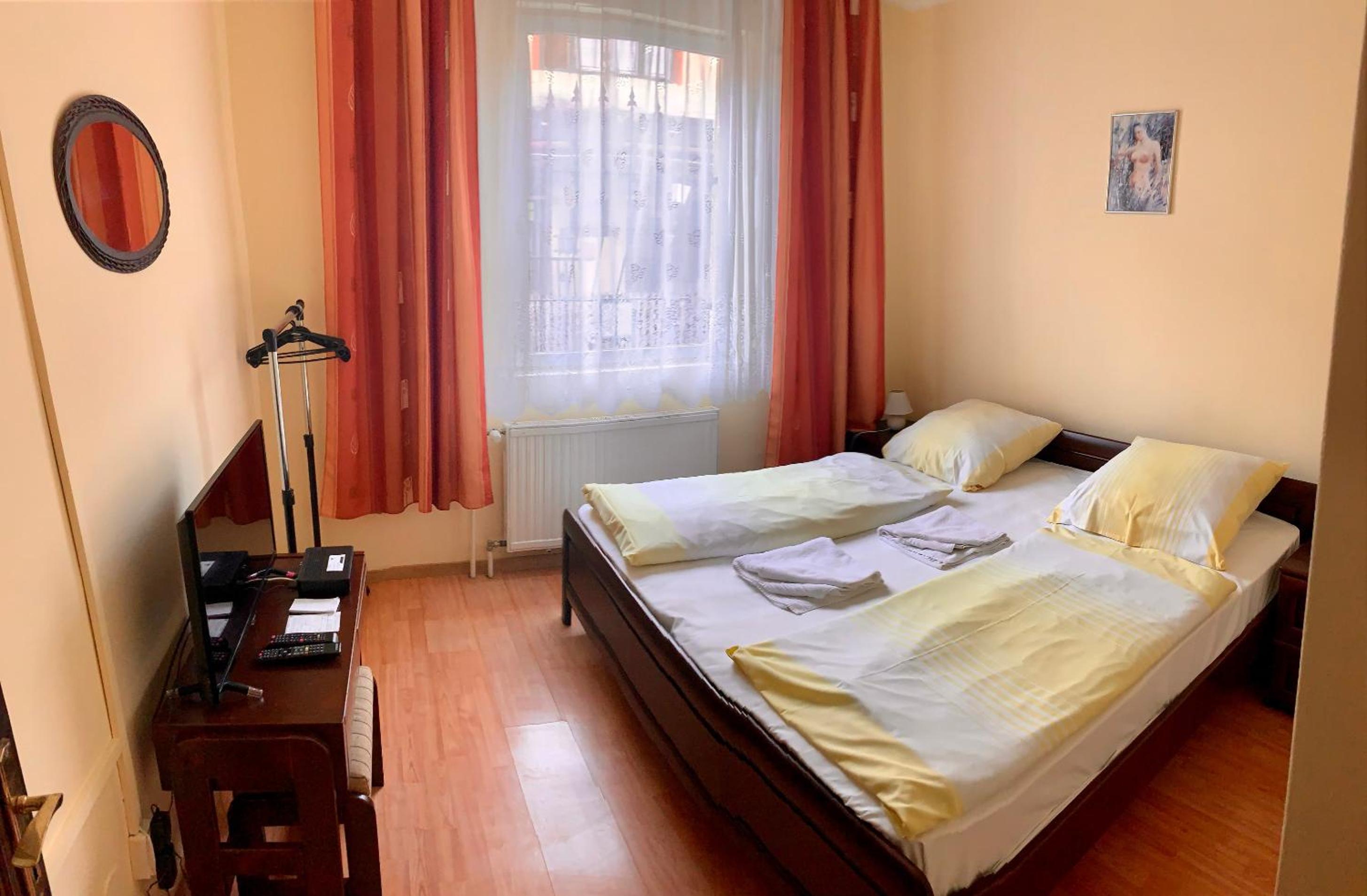 Double Room - Photo 14