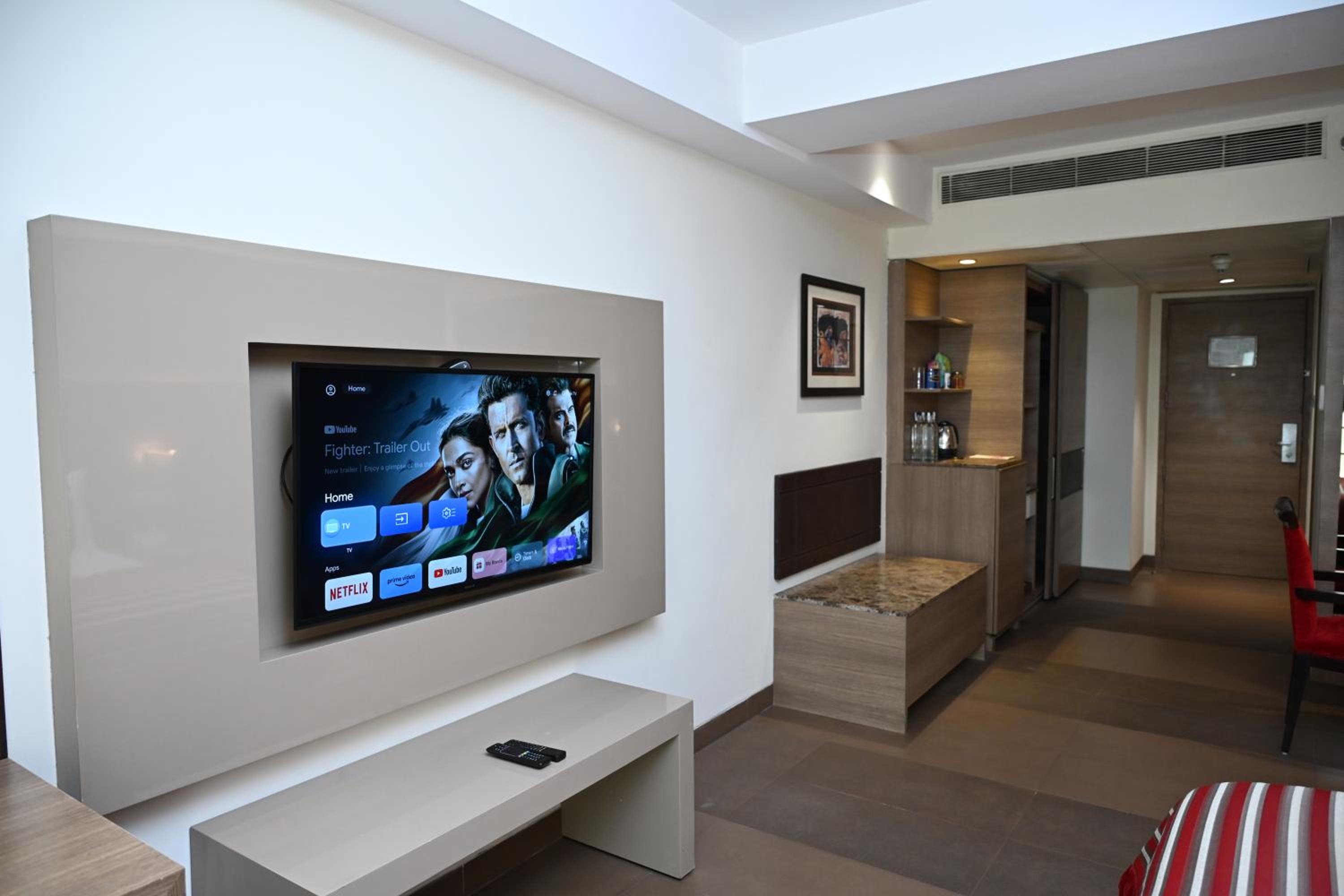 Luxury Room - 10% discount on Food & soft beverages, Laundry & Spa