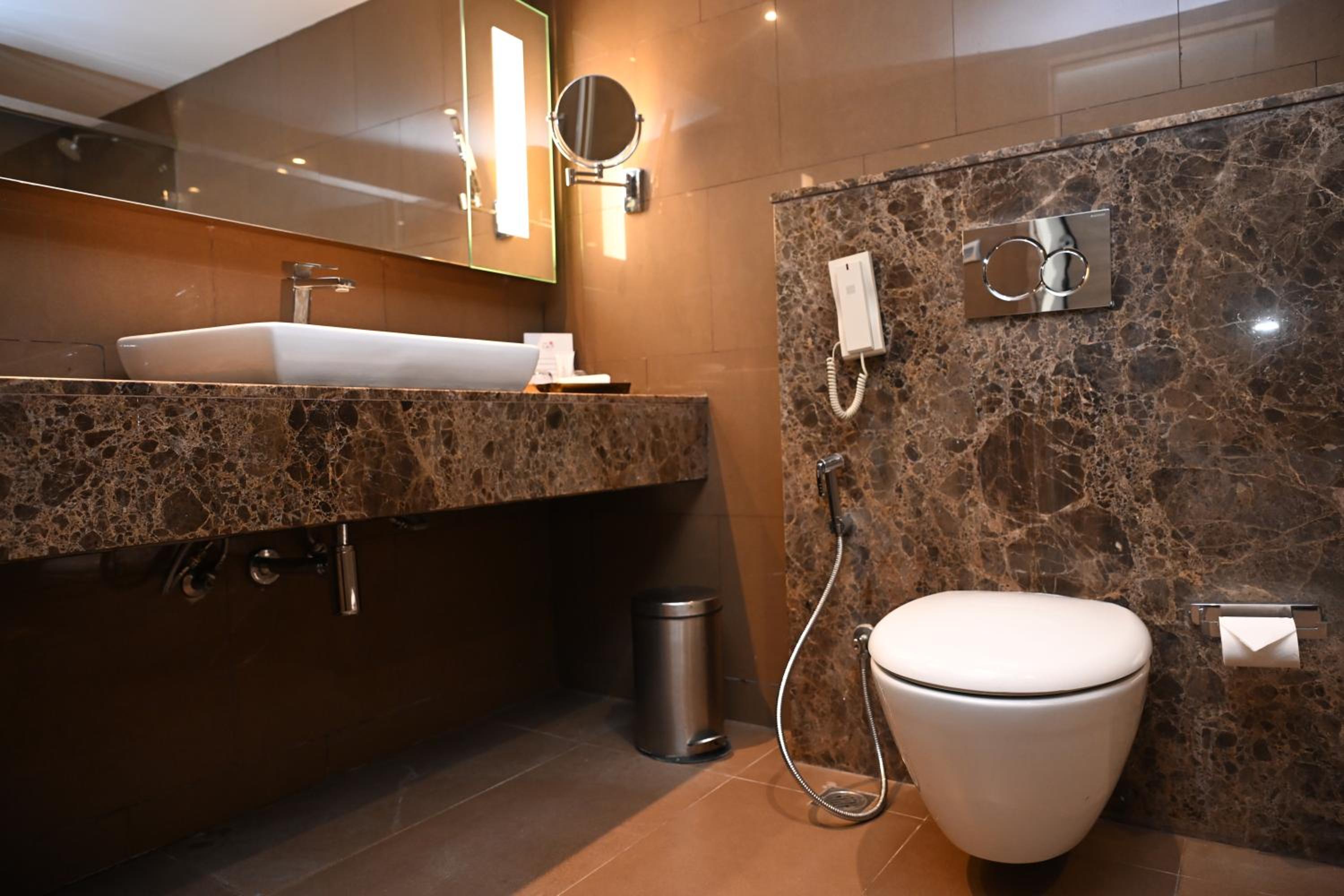Luxury Room - 10% discount on Food & soft beverages, Laundry & Spa