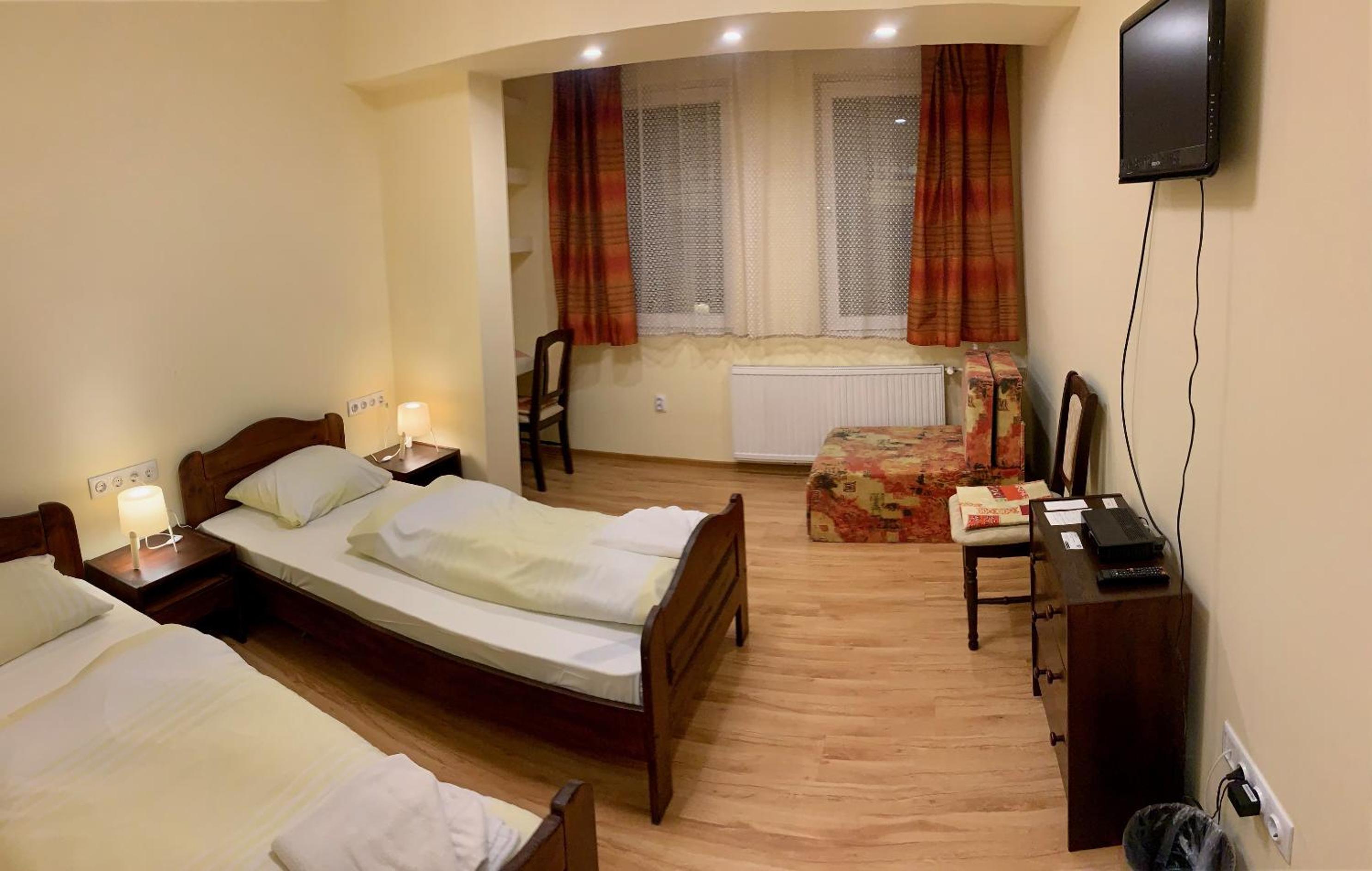 Twin Room - Photo 5