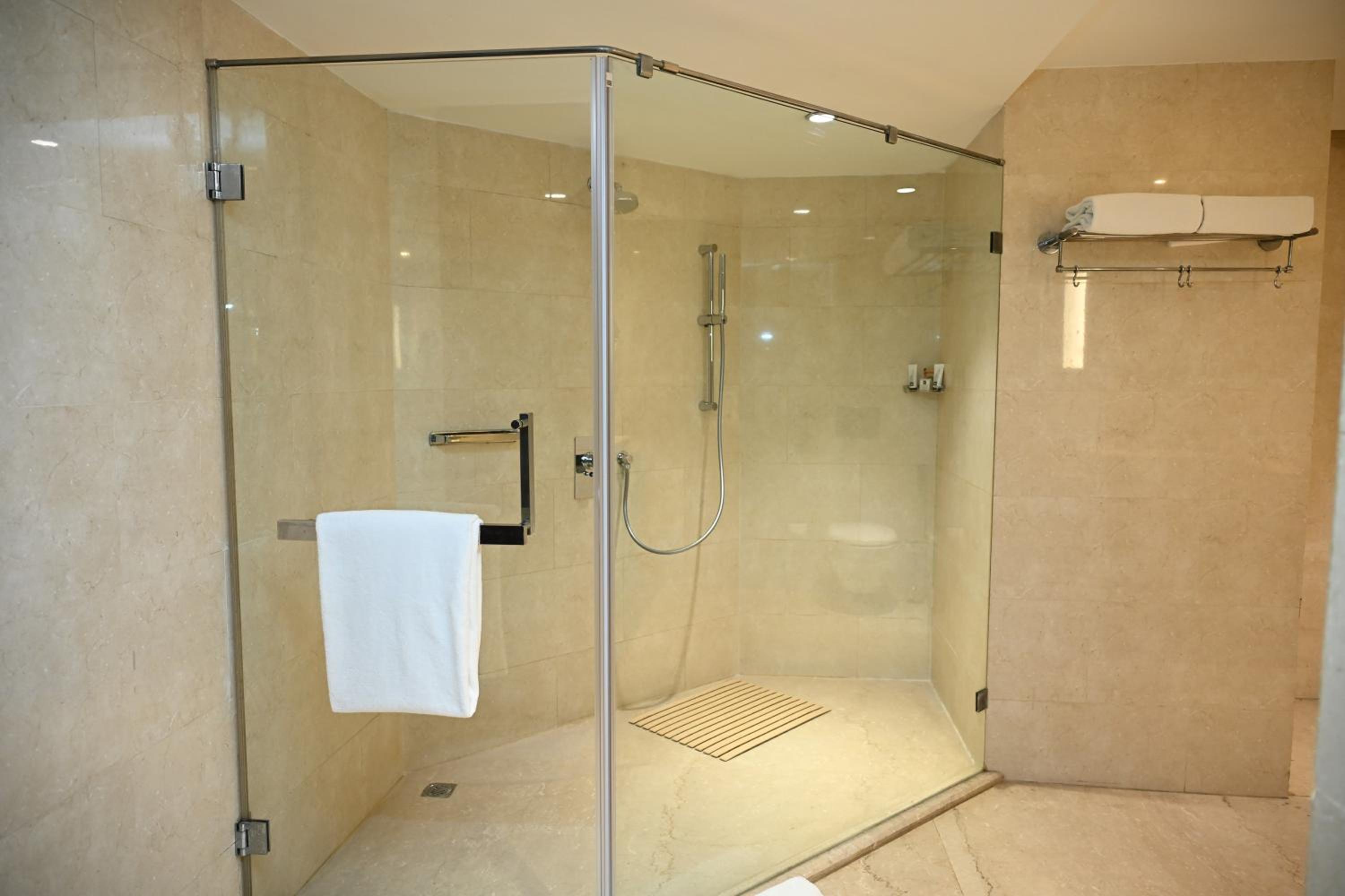 Corner Suite - 10% discount on Food & soft beverages, Laundry & Spa