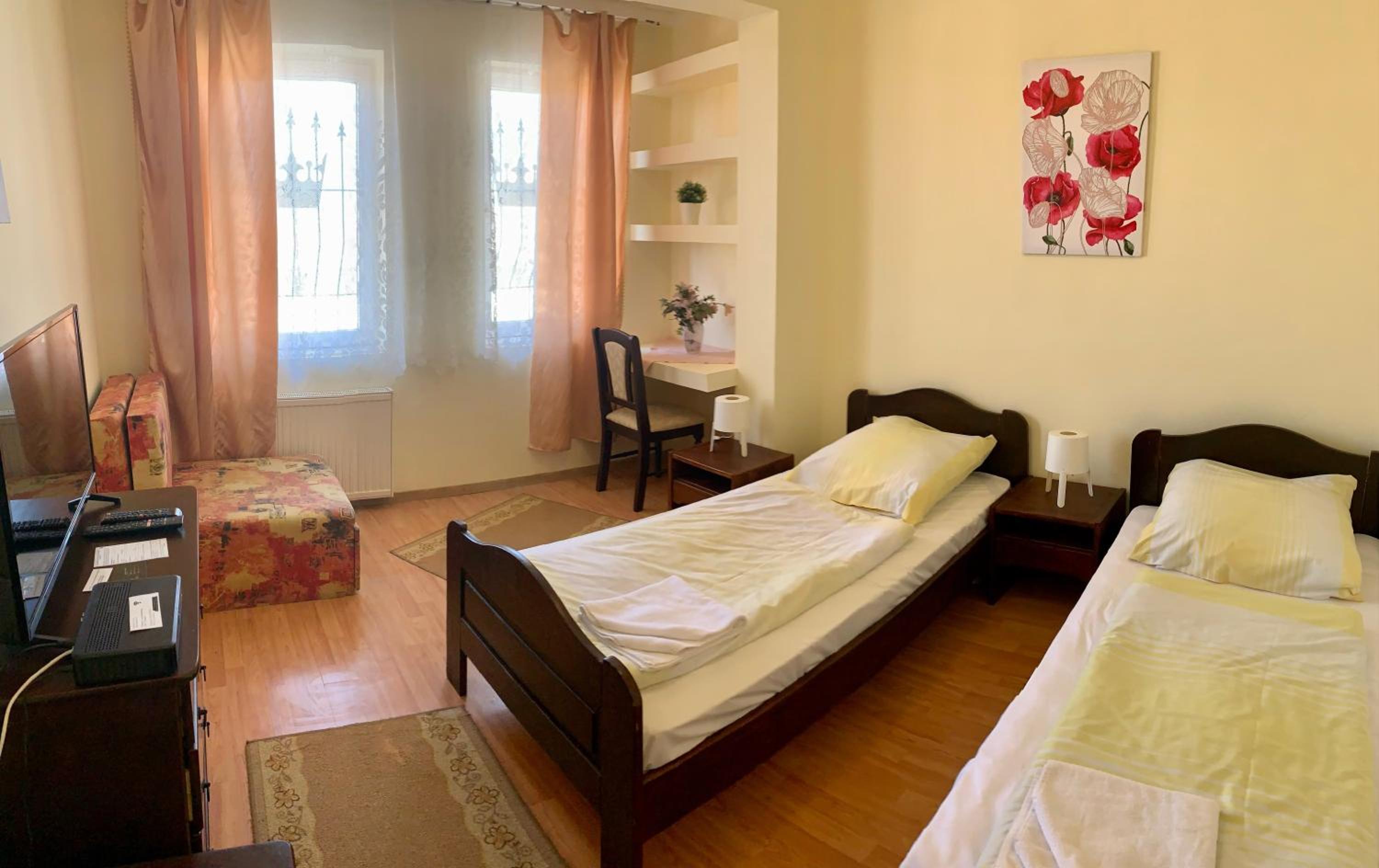 Twin Room - Photo 7