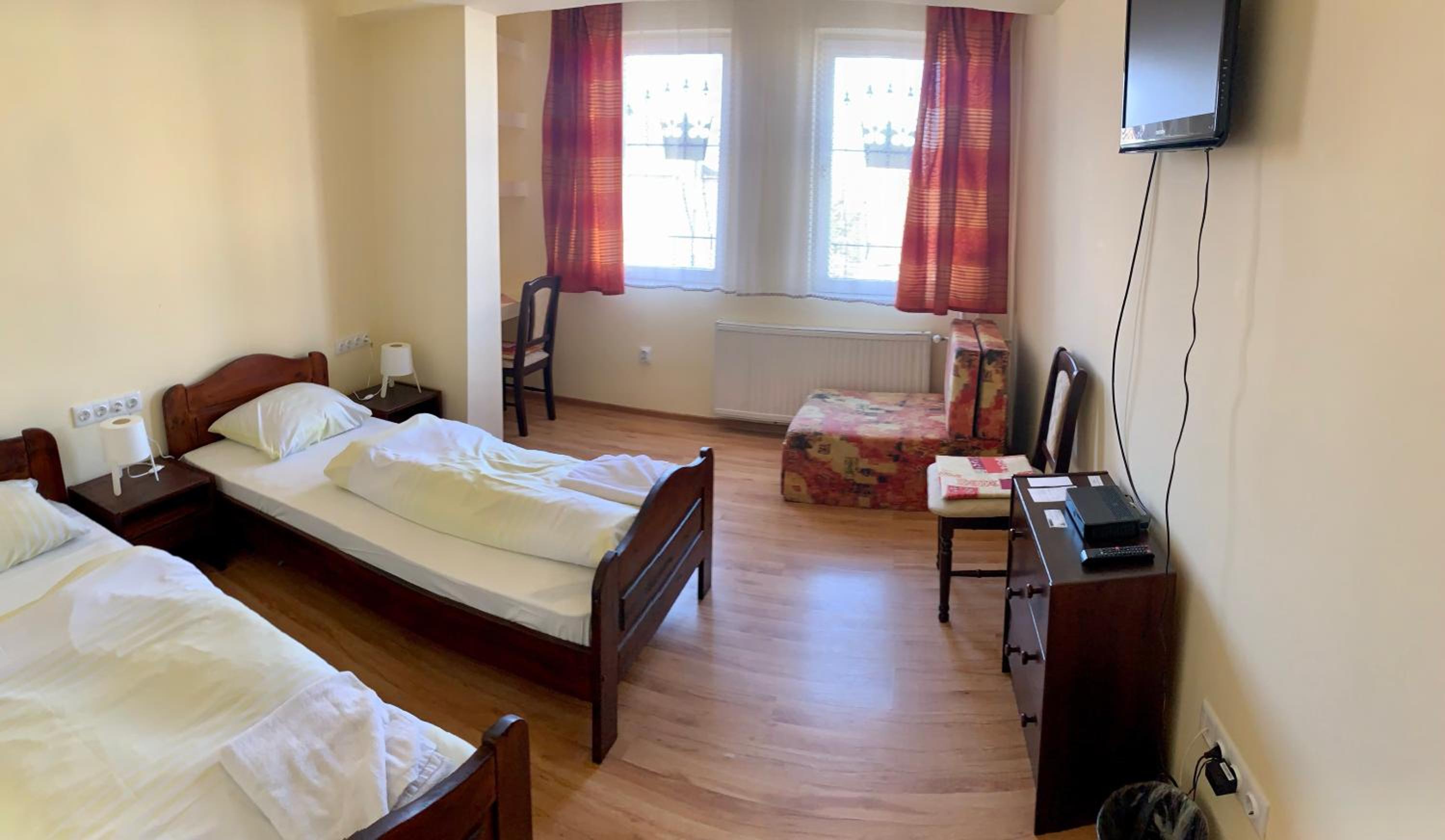 Twin Room - Photo 8