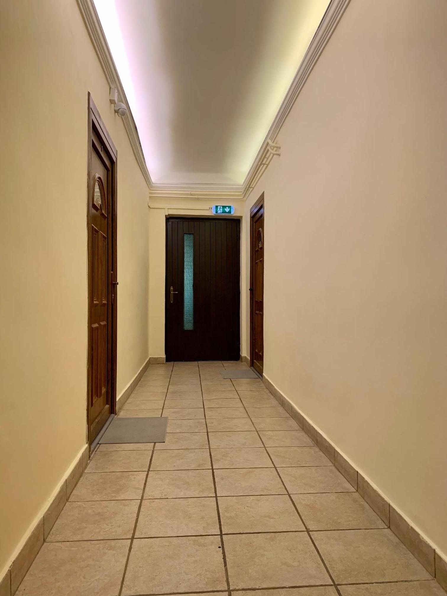 Twin Room - Photo 1