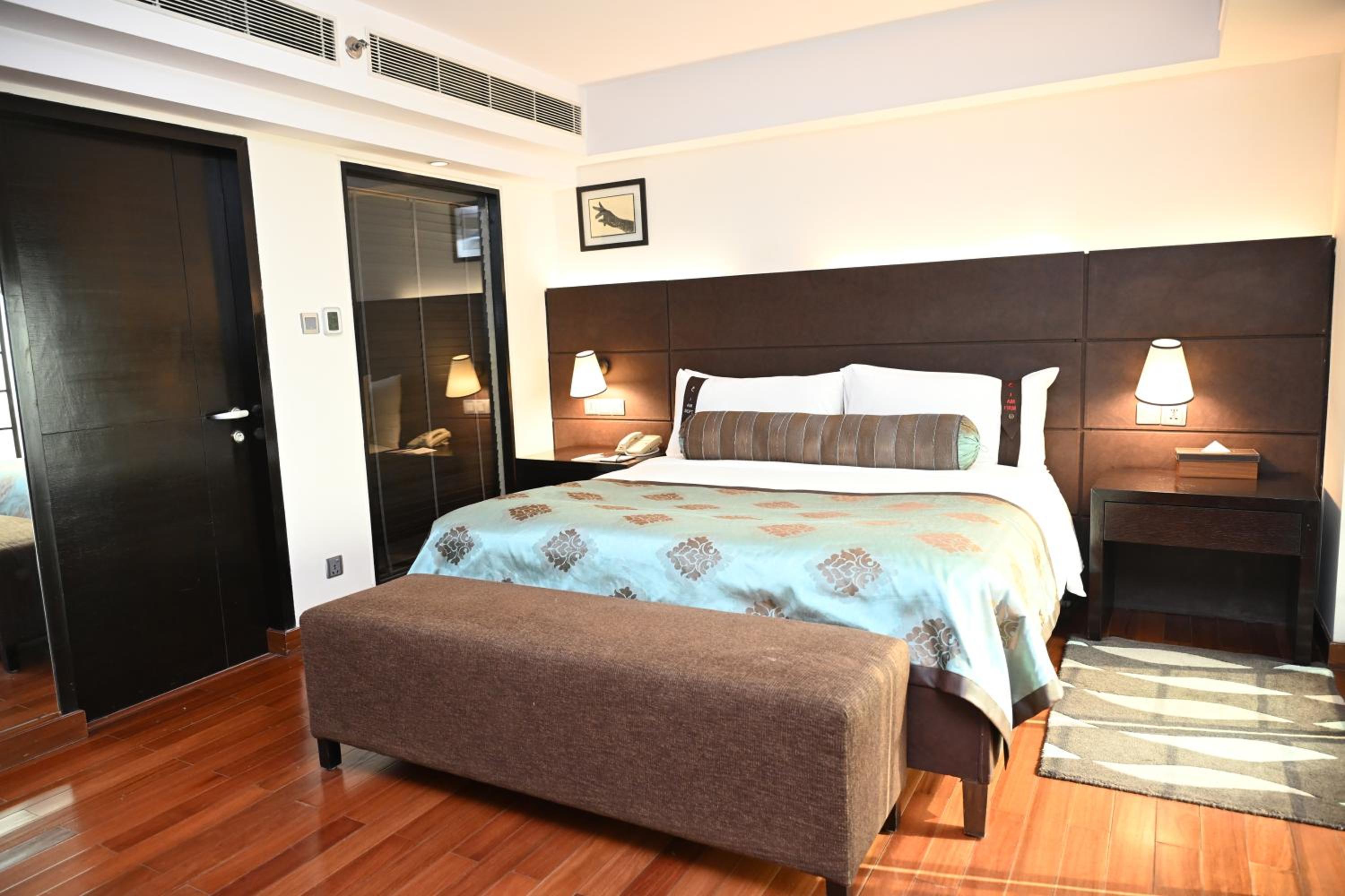 Executive Suite - 10% discount on Food & soft beverages, Laundry & Spa thumbnail 5
