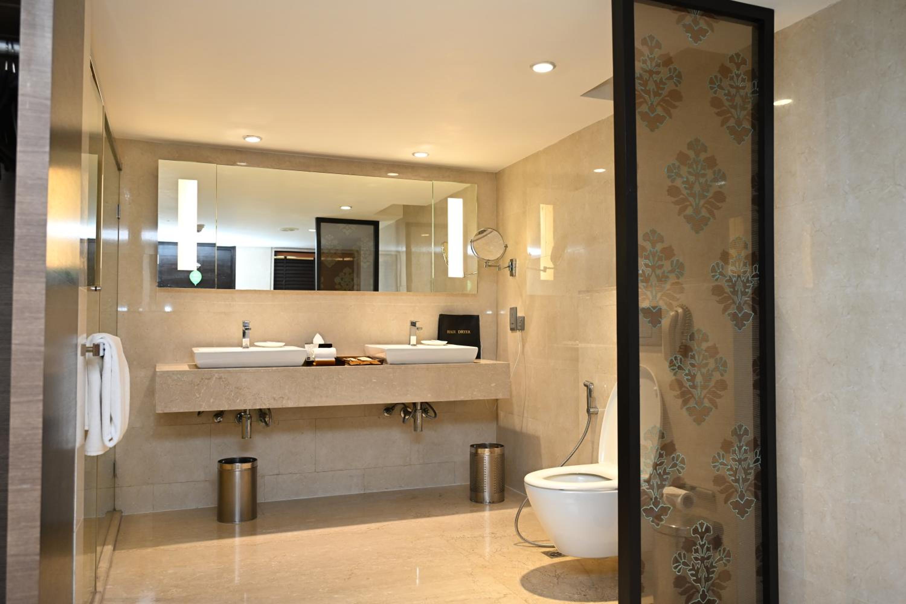 Executive Suite - 10% discount on Food & soft beverages, Laundry & Spa