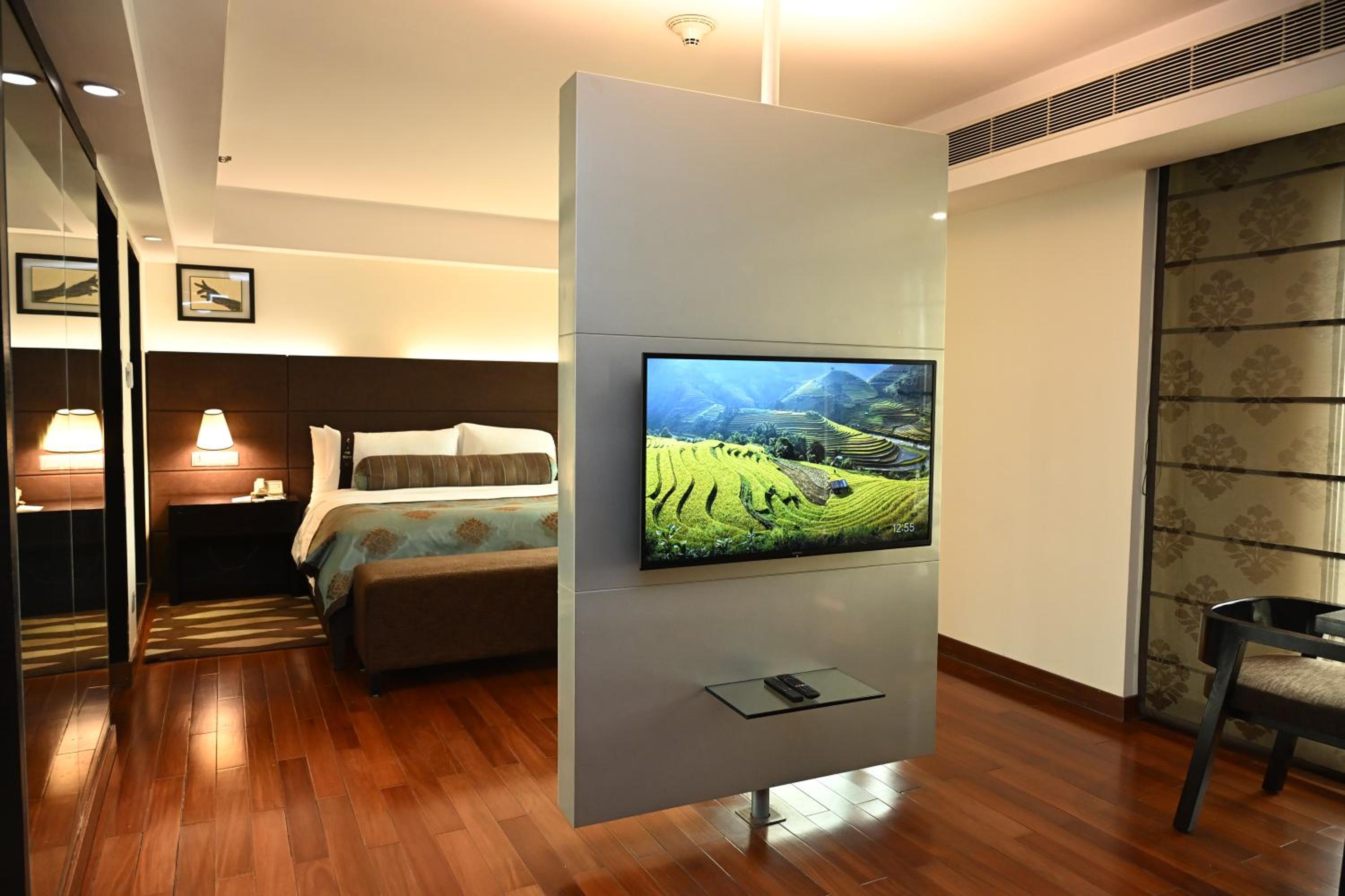 Executive Suite - 10% discount on Food & soft beverages, Laundry & Spa