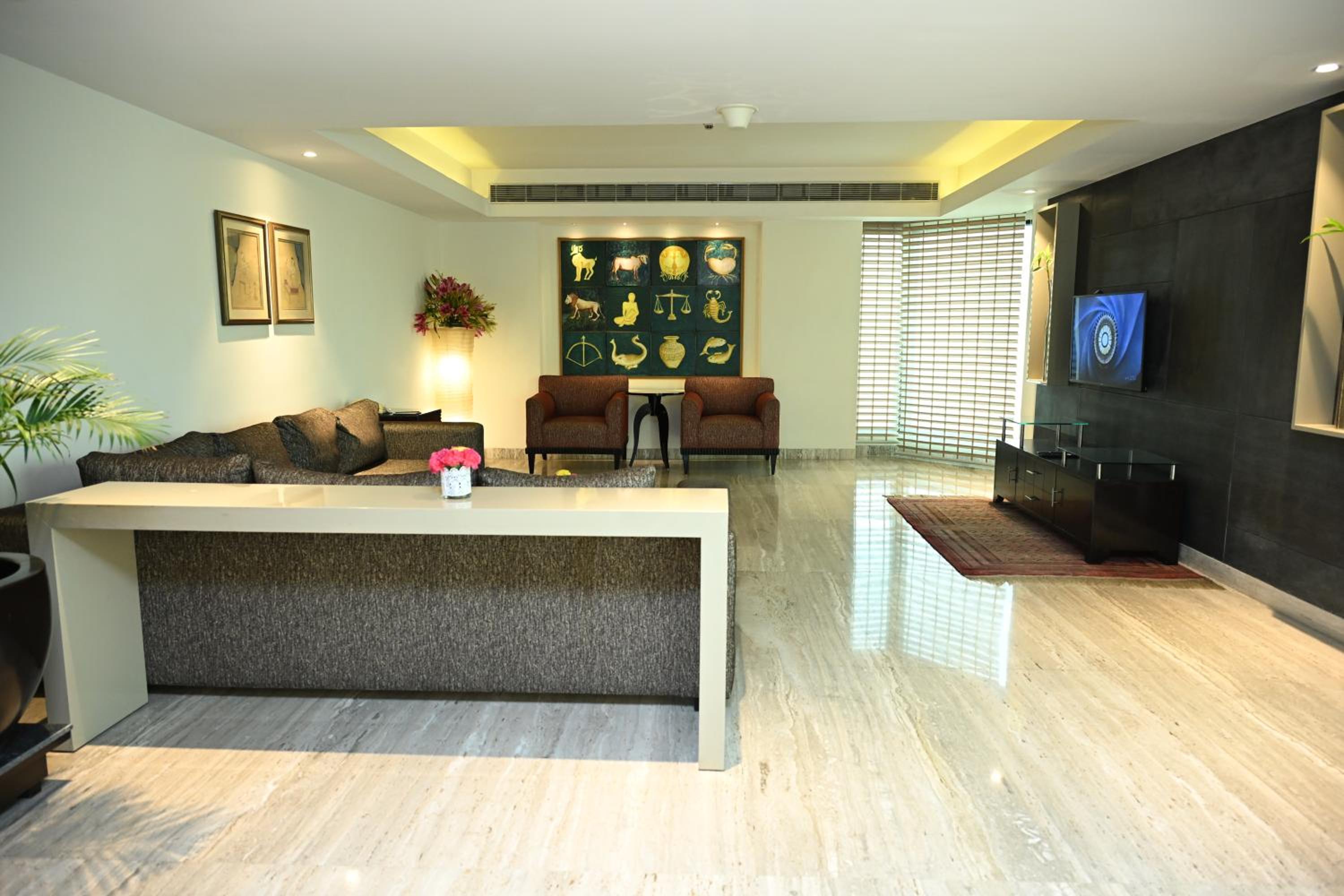 Luxury Suite - 10% discount on Food & soft beverages, Laundry & Spa