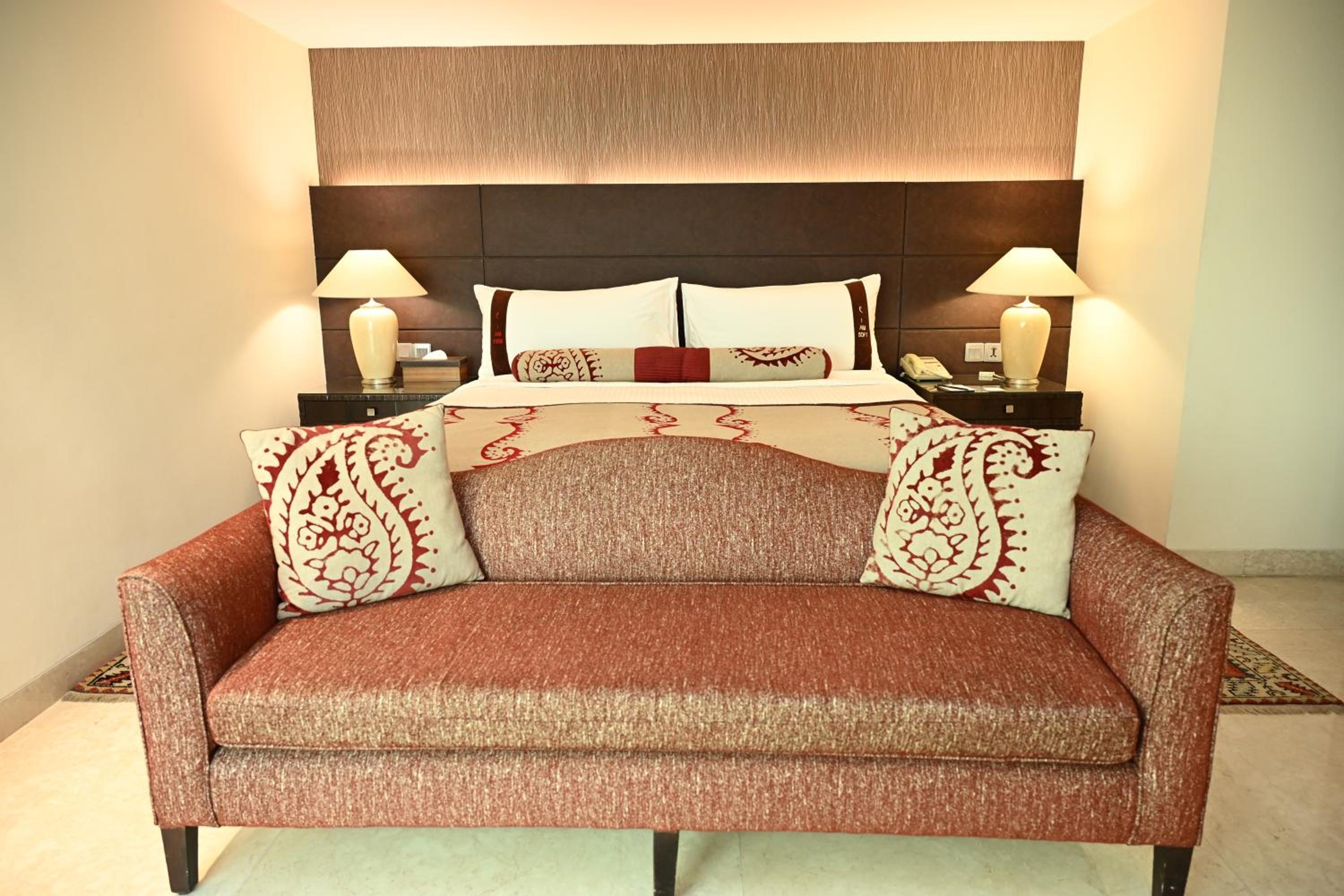 Luxury Suite - 10% discount on Food & soft beverages, Laundry & Spa